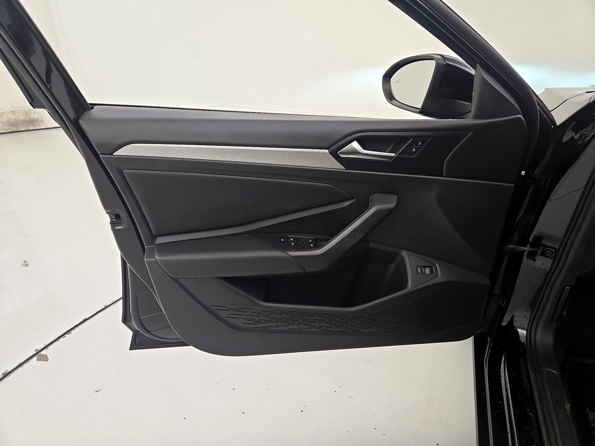 Thumbnail: 2019 Volkswagen Jetta - 12
