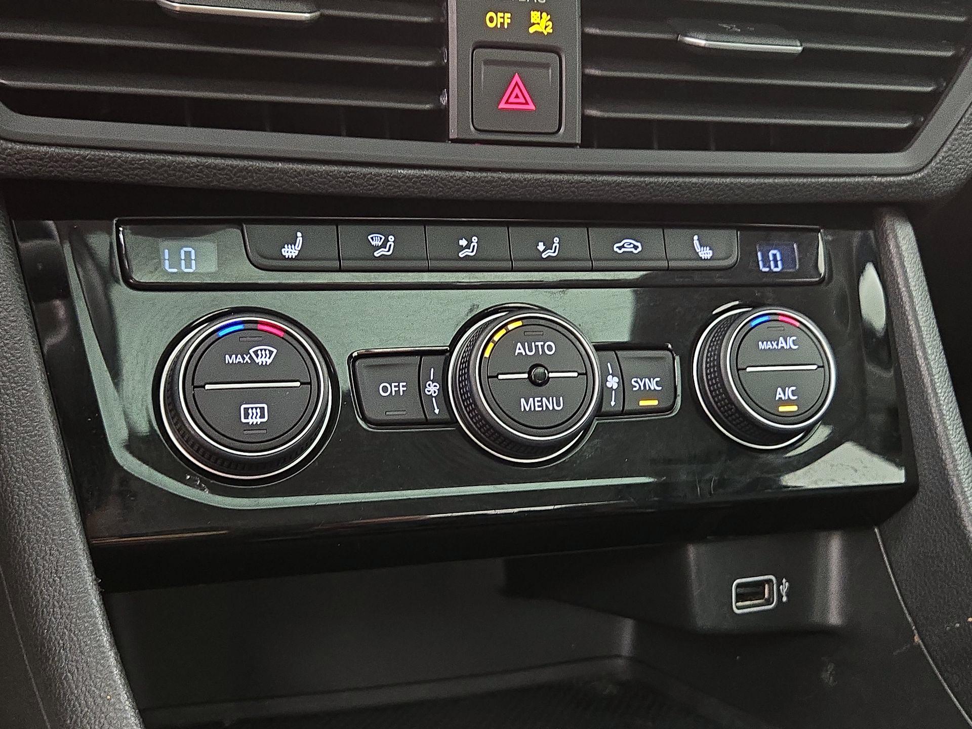 Thumbnail: 2019 Volkswagen Jetta - 16