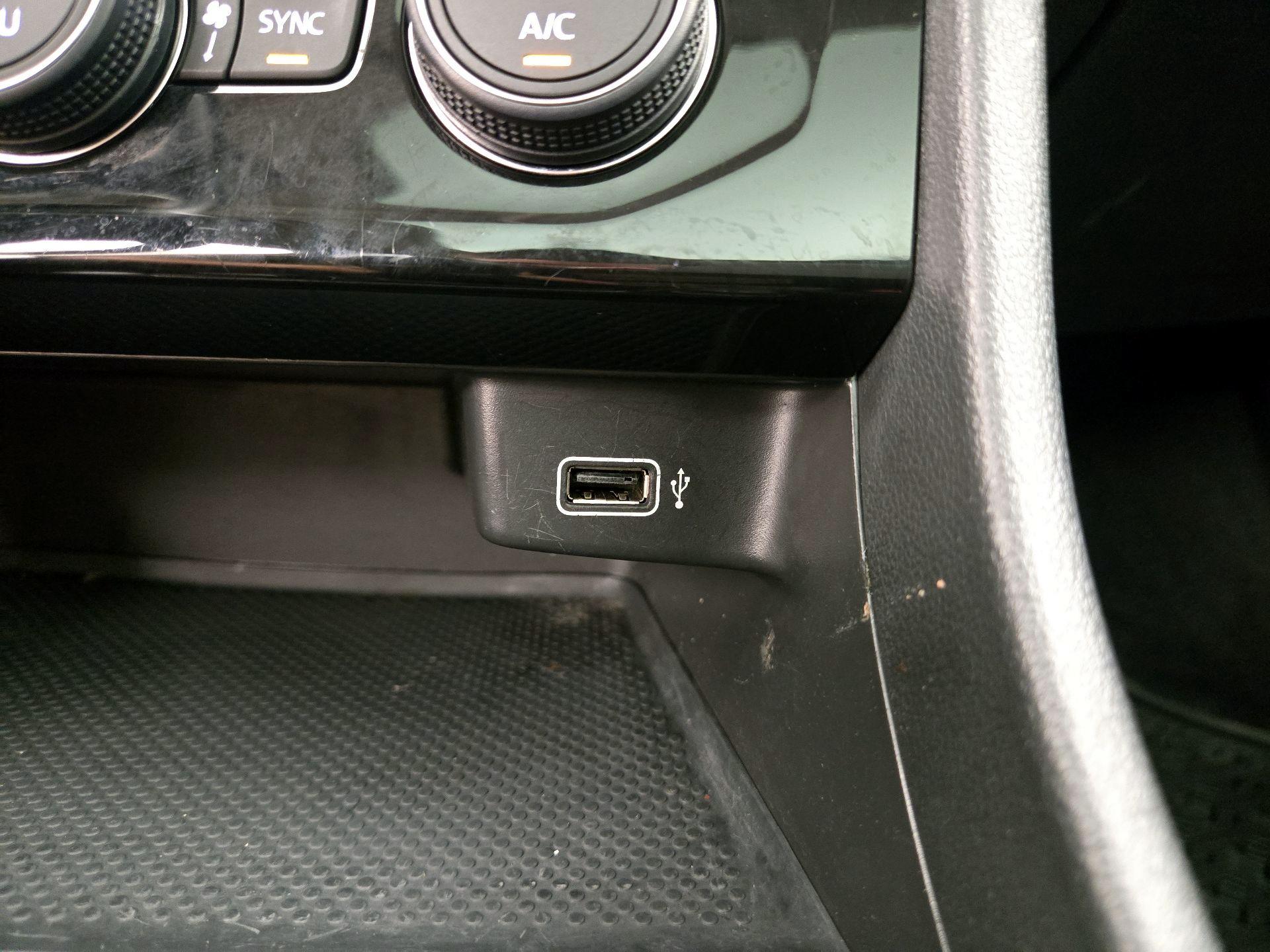 Thumbnail: 2019 Volkswagen Jetta - 18