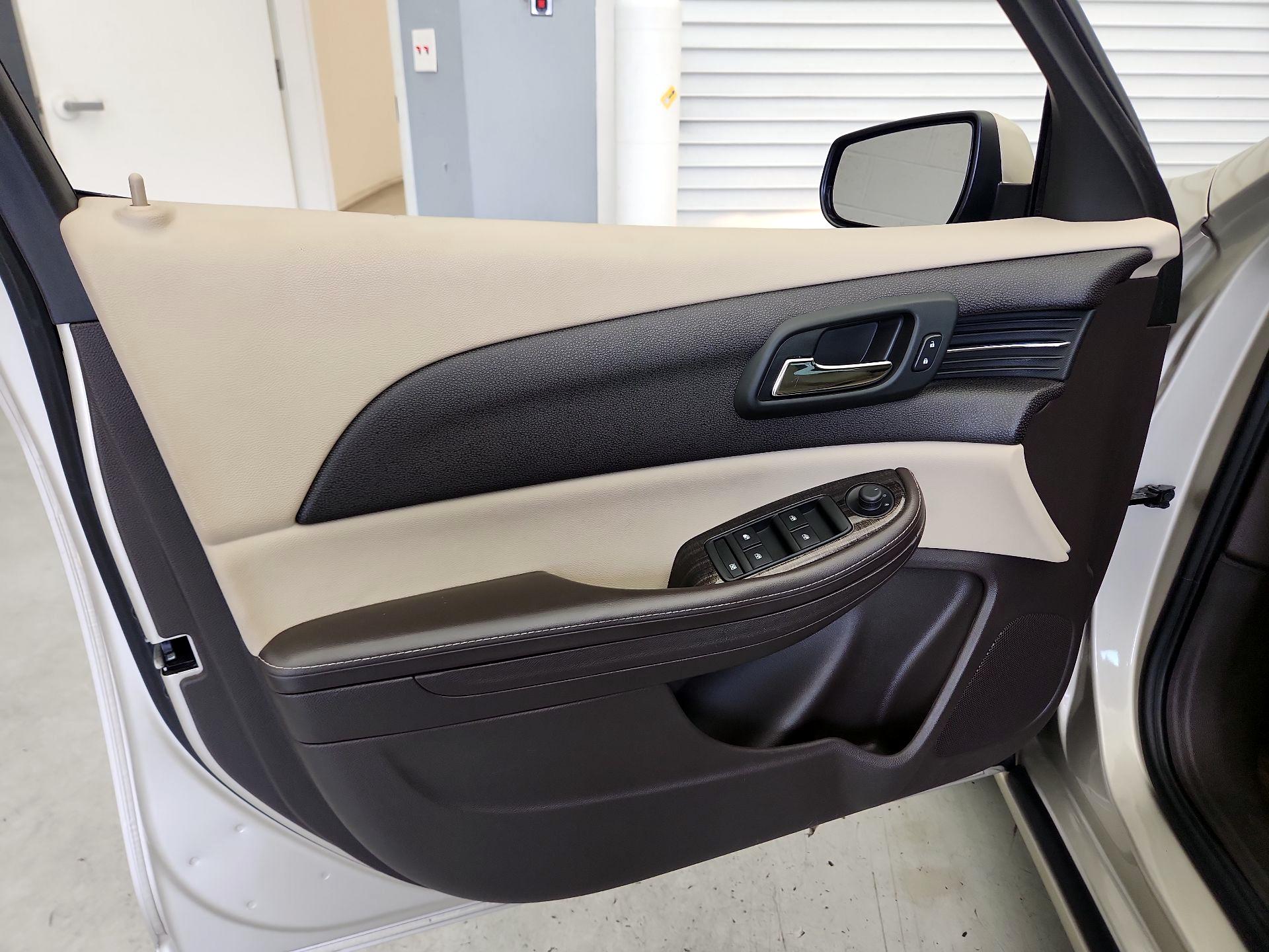 Thumbnail: 2015 Chevrolet Malibu - 12