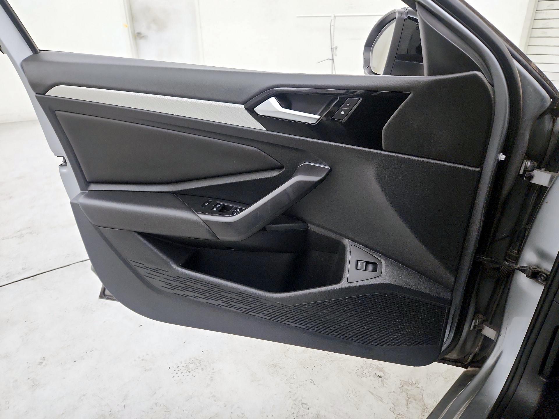 Thumbnail: 2019 Volkswagen Jetta - 12