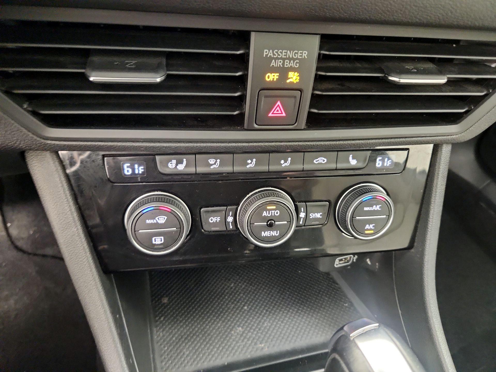 Thumbnail: 2019 Volkswagen Jetta - 16