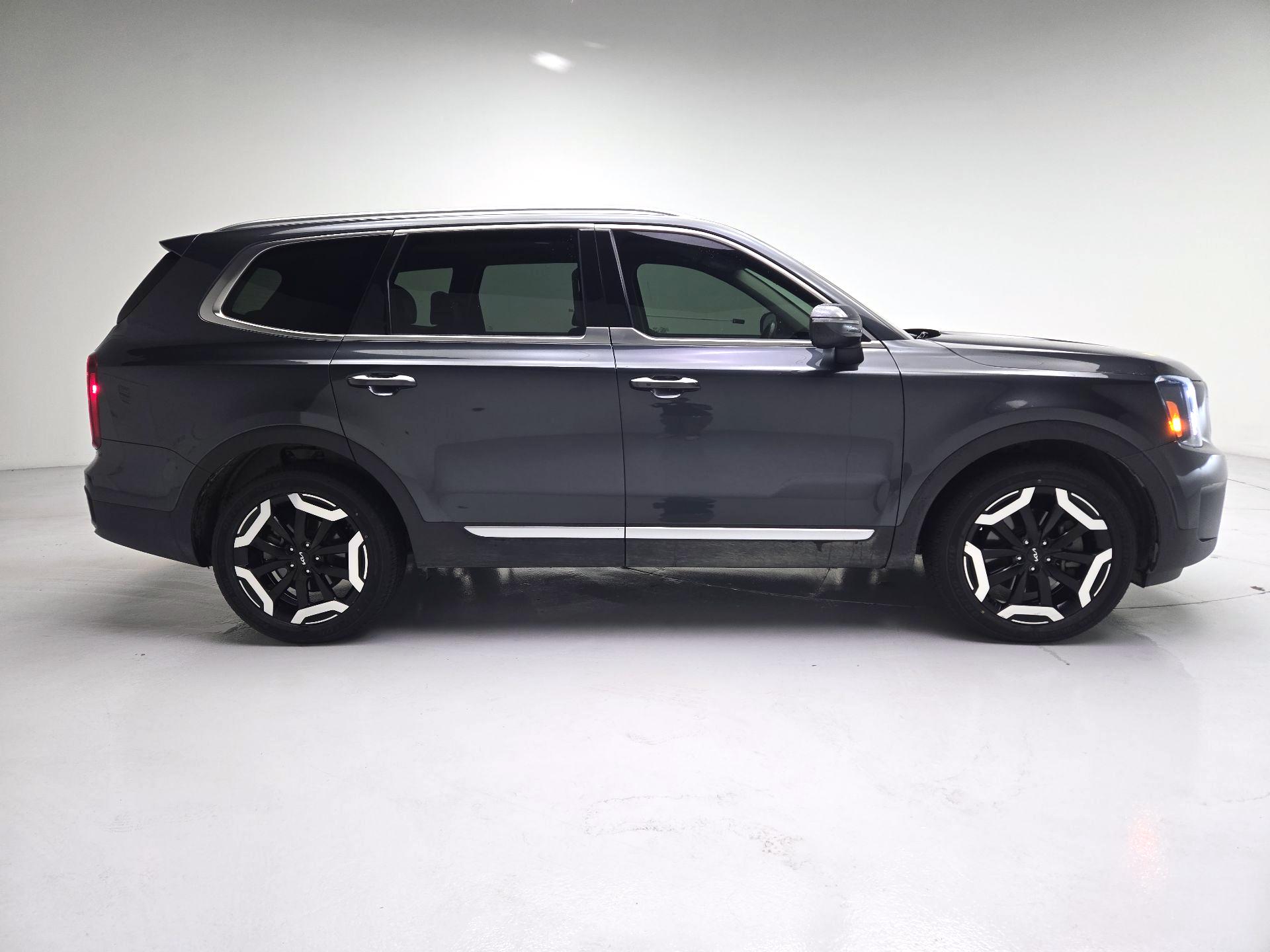 Thumbnail: 2023 Kia Telluride - 4