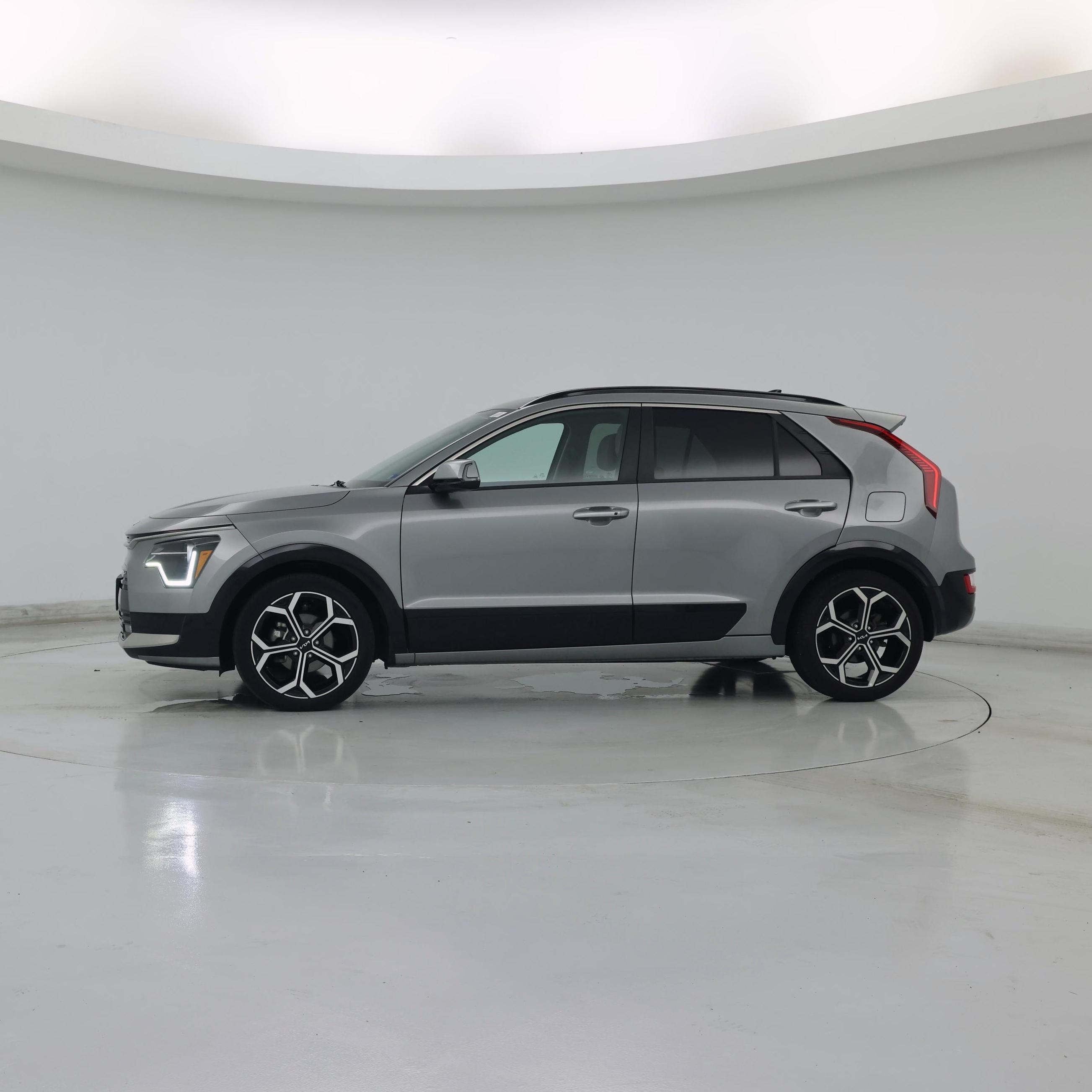Thumbnail: 2023 Kia Niro - 3