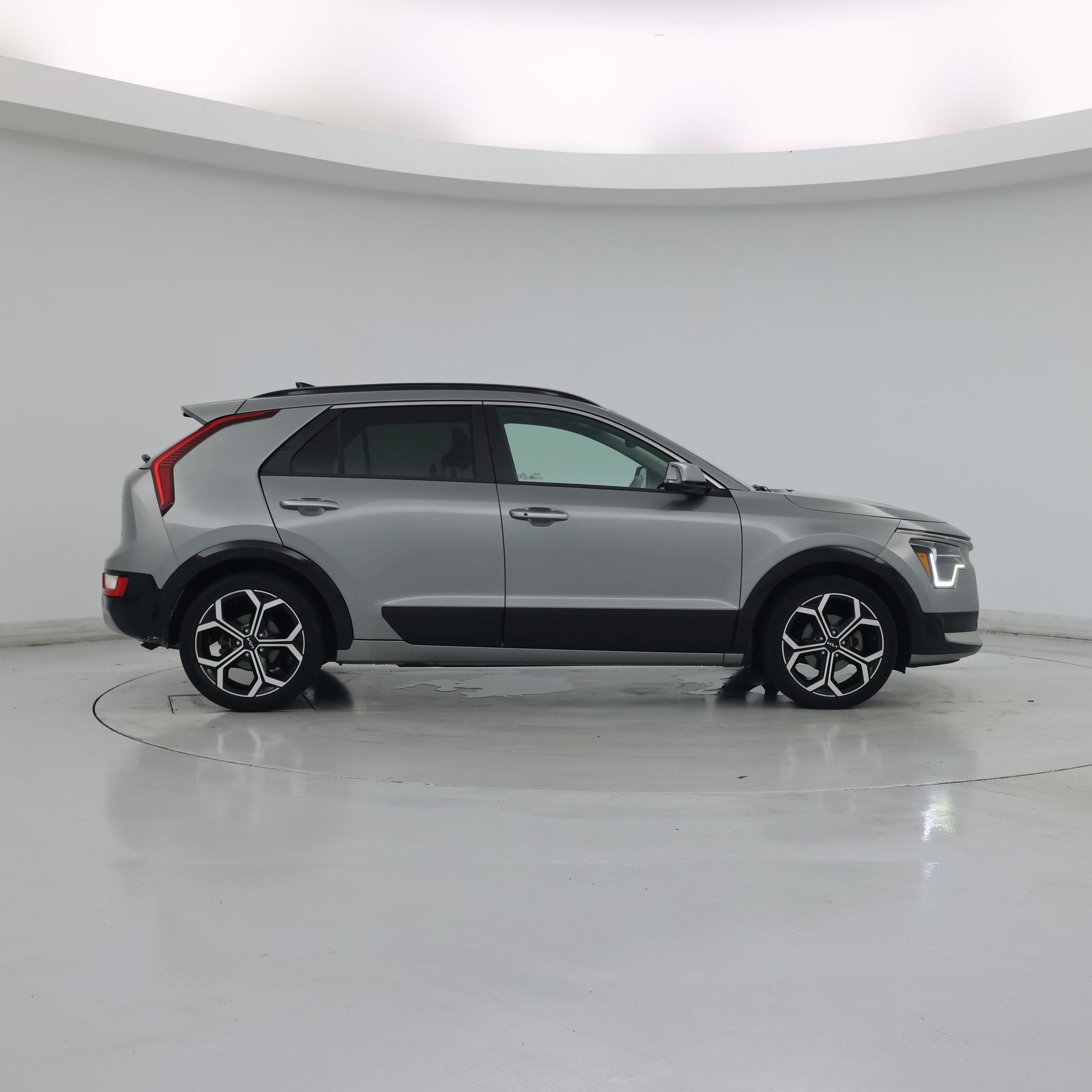 Thumbnail: 2023 Kia Niro - 7