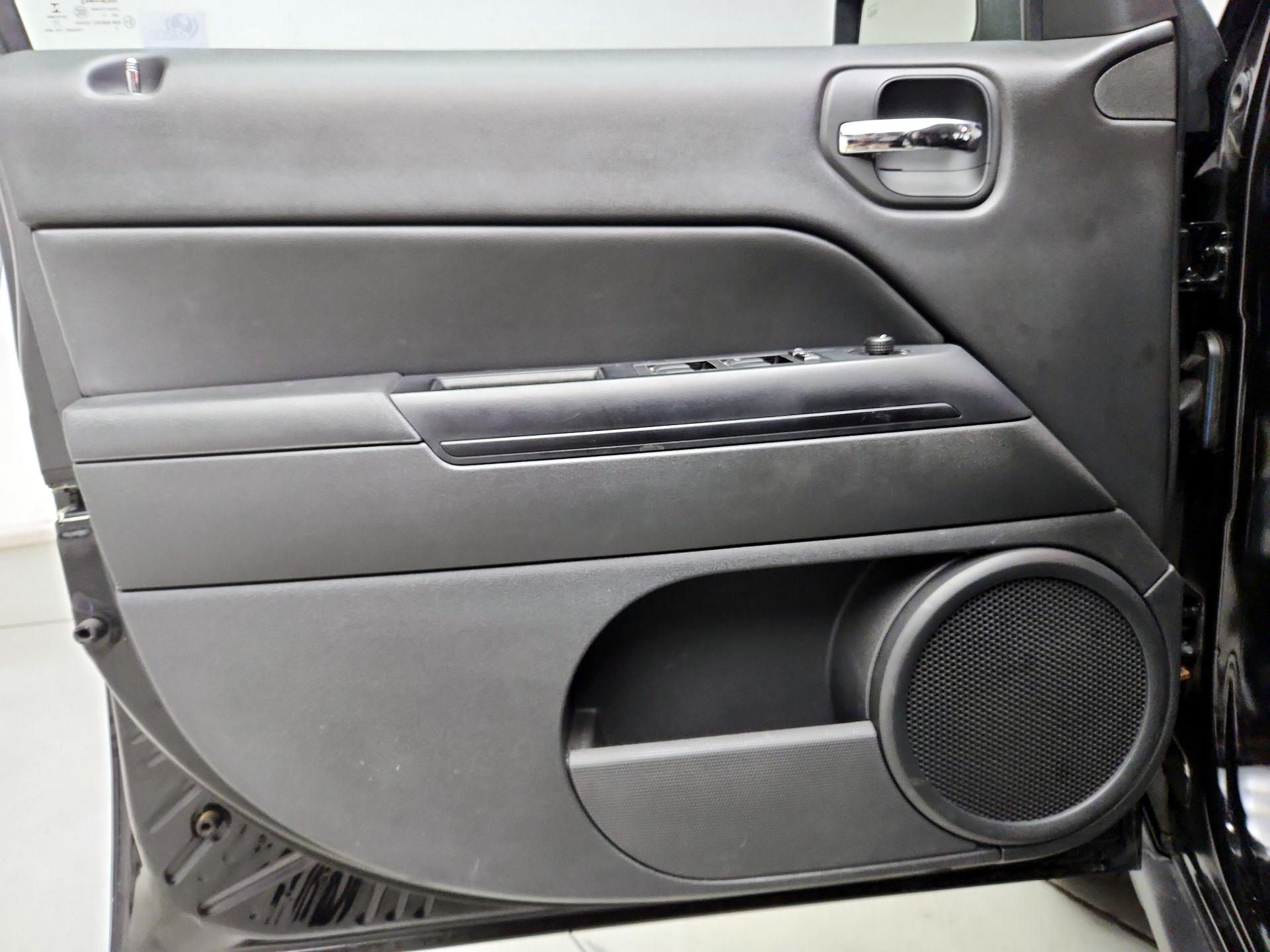 Thumbnail: 2014 Jeep Patriot - 10