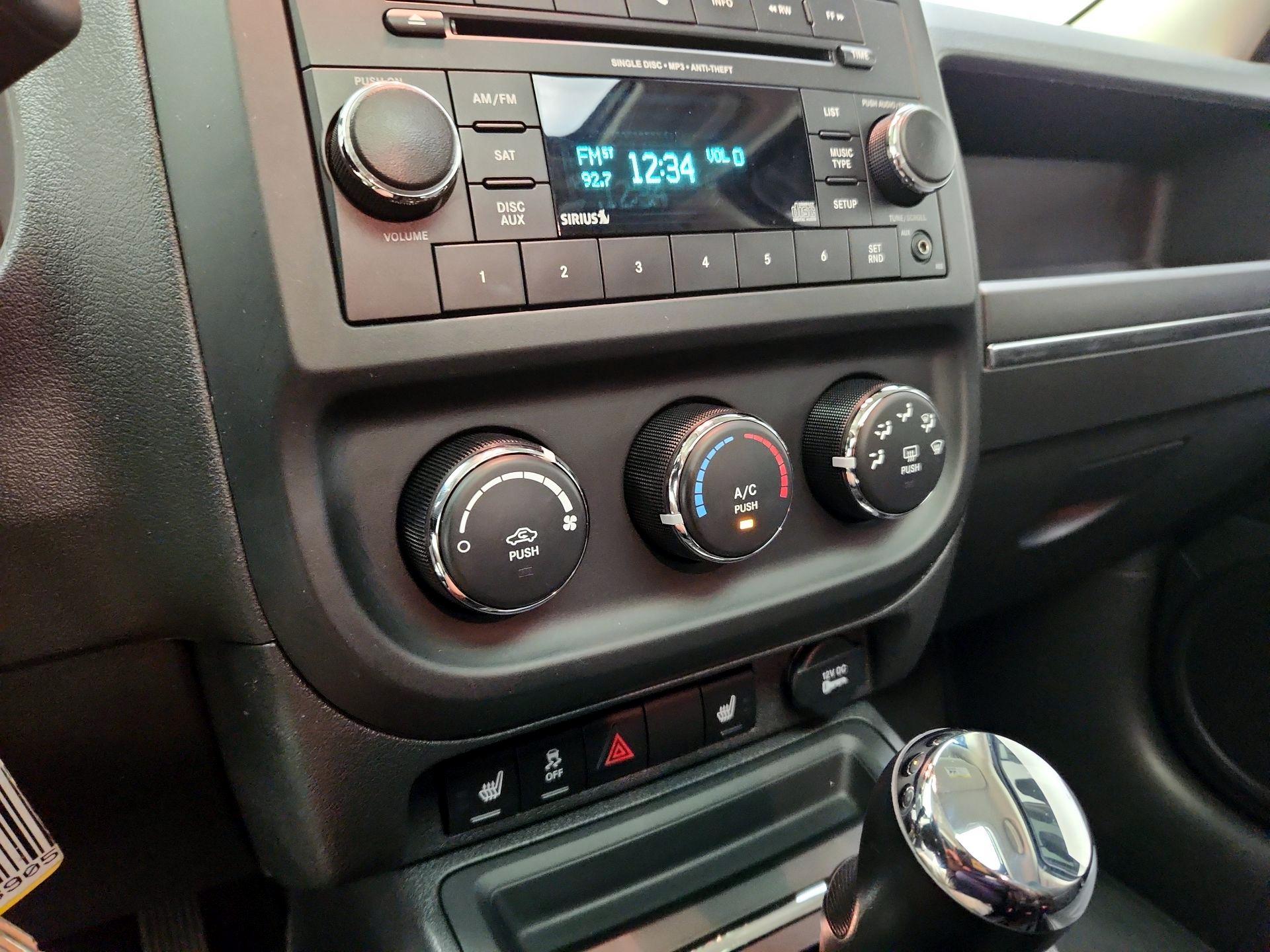 Thumbnail: 2014 Jeep Patriot - 12