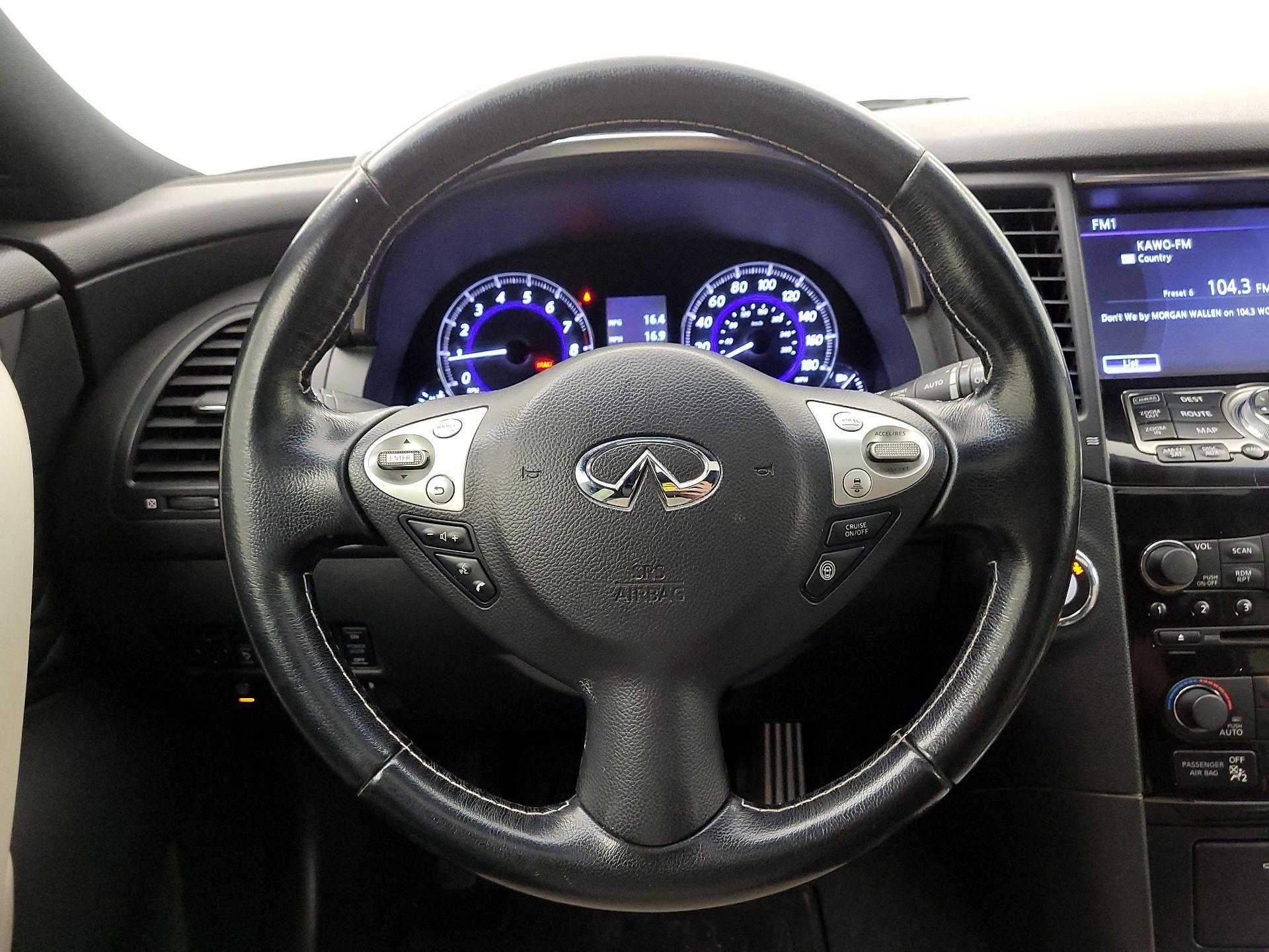 Thumbnail: 2017 INFINITI QX70 - 10