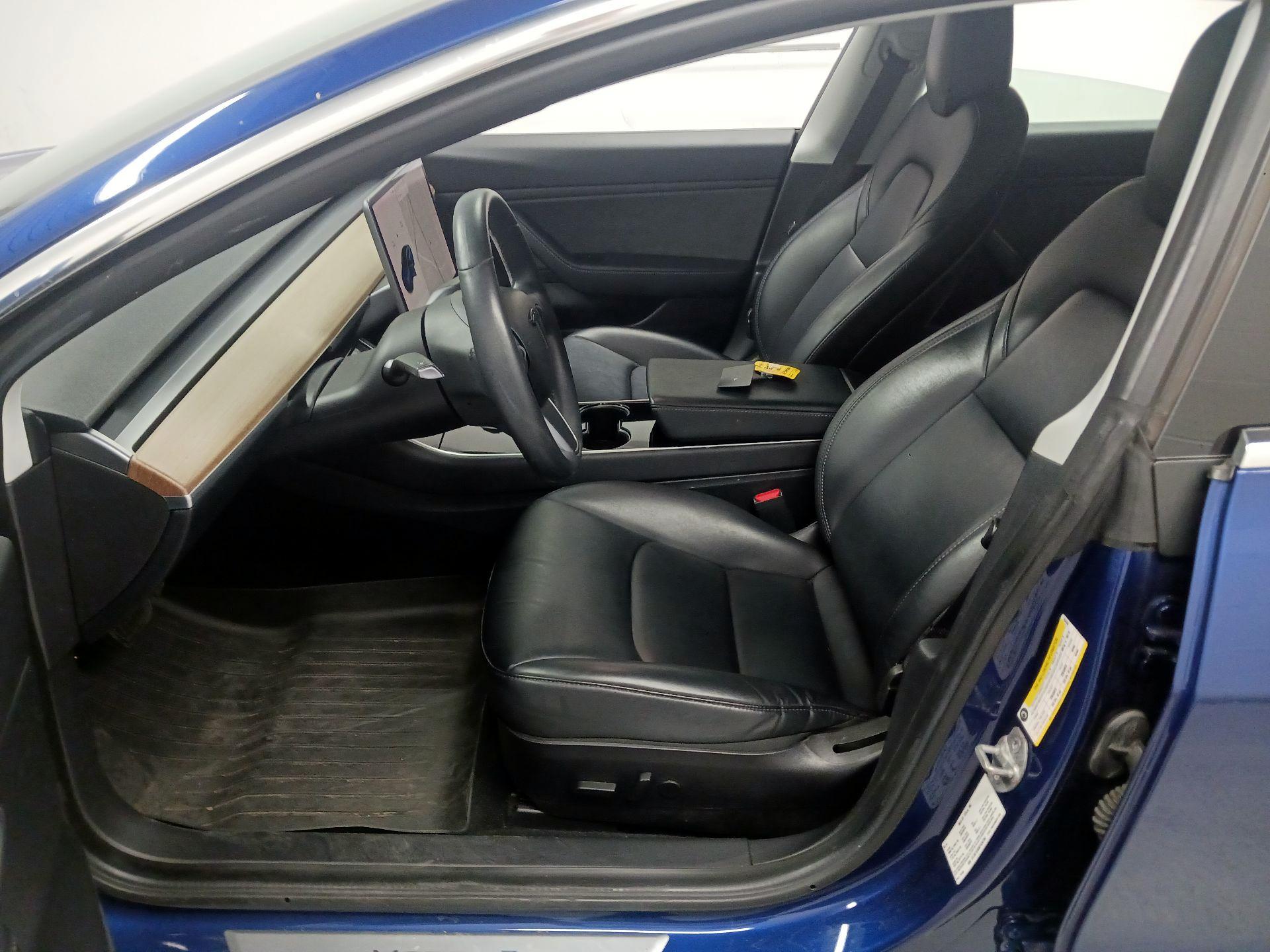 Thumbnail: 2019 Tesla Model 3 - 11
