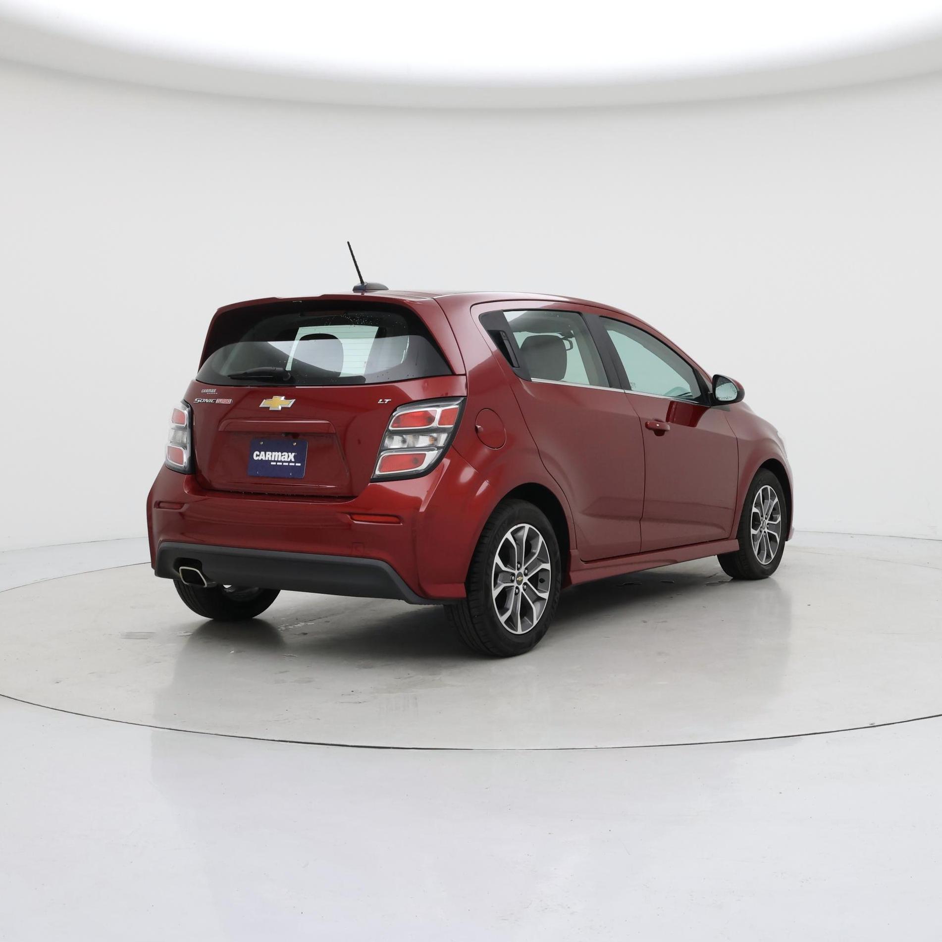 Thumbnail: 2017 Chevrolet Sonic - 8