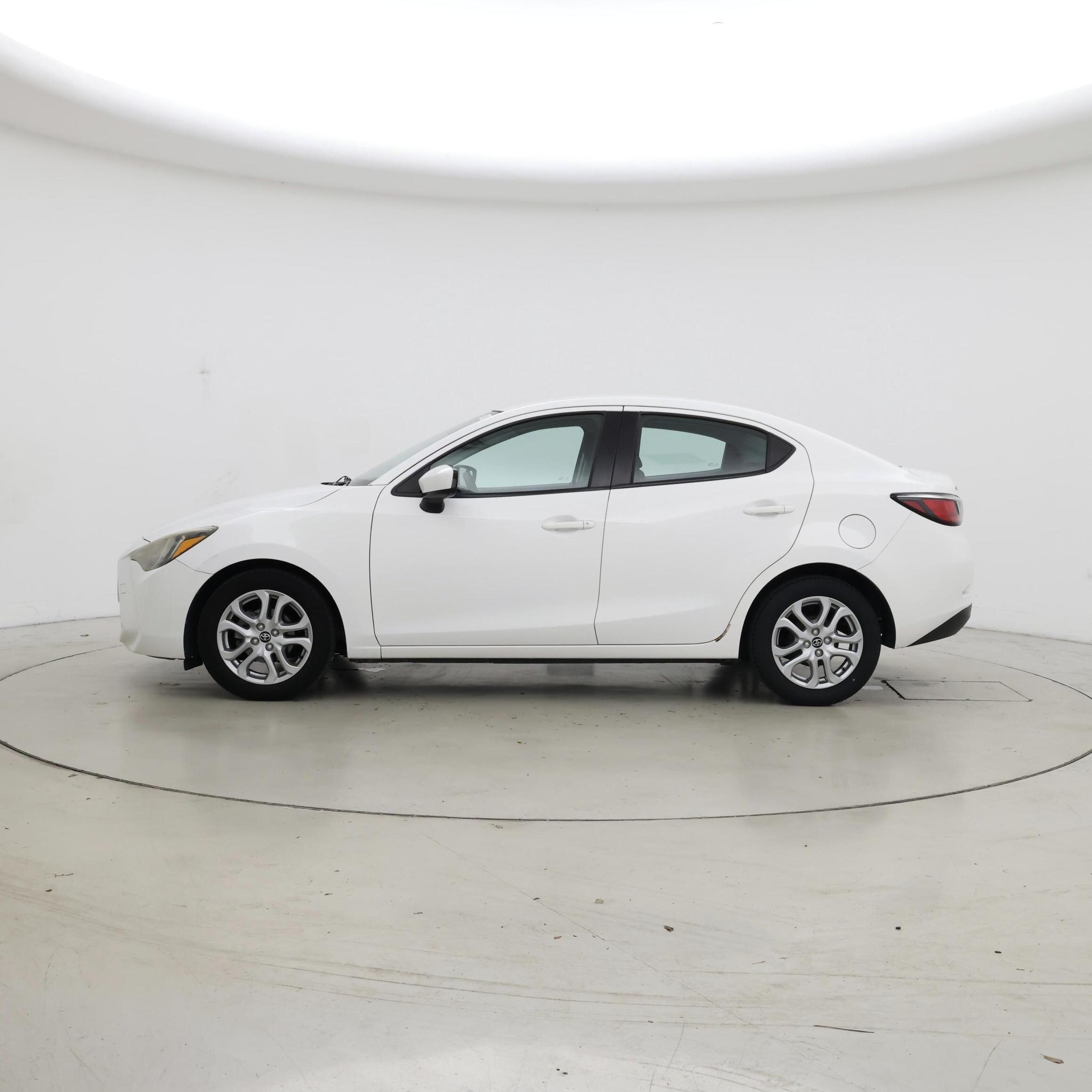 Thumbnail: 2018 Toyota Yaris iA - 3