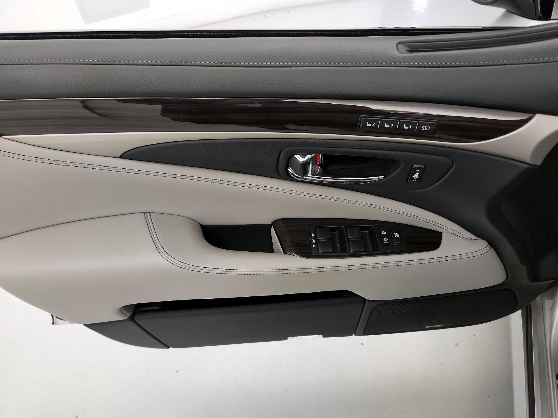 Thumbnail: 2014 Lexus LS - 12