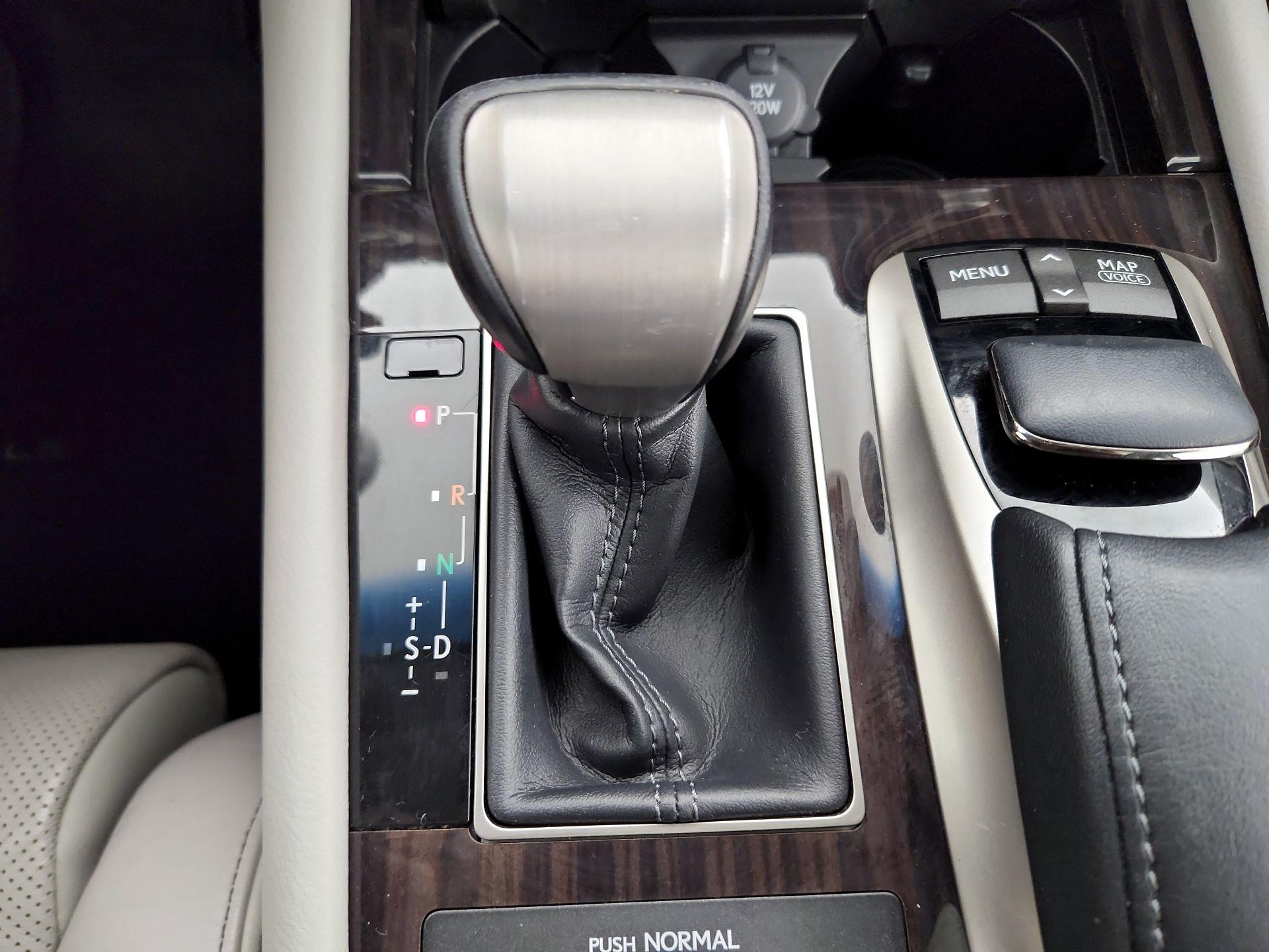 Thumbnail: 2014 Lexus LS - 18