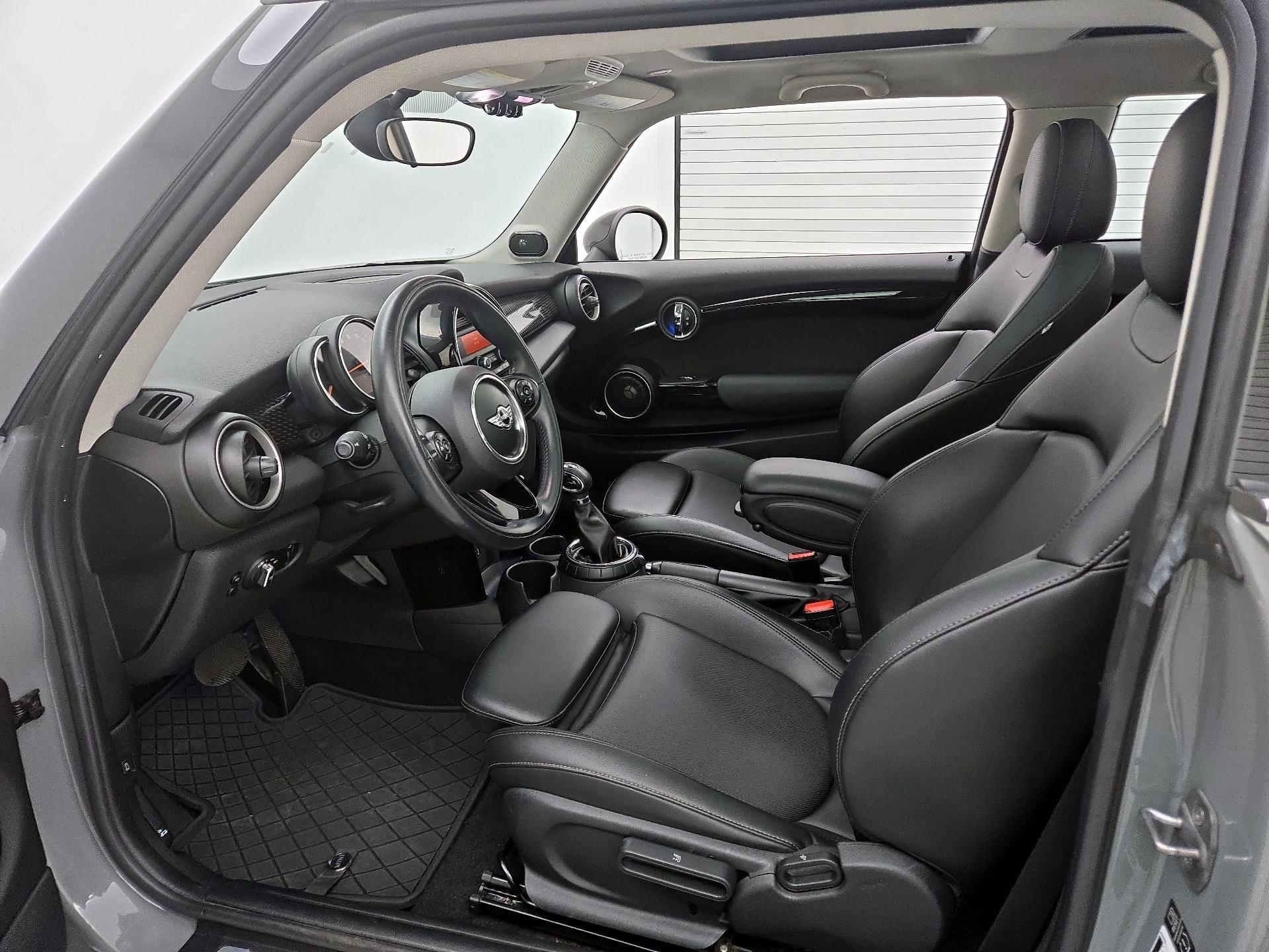 Thumbnail: 2015 MINI Cooper Hardtop - 11