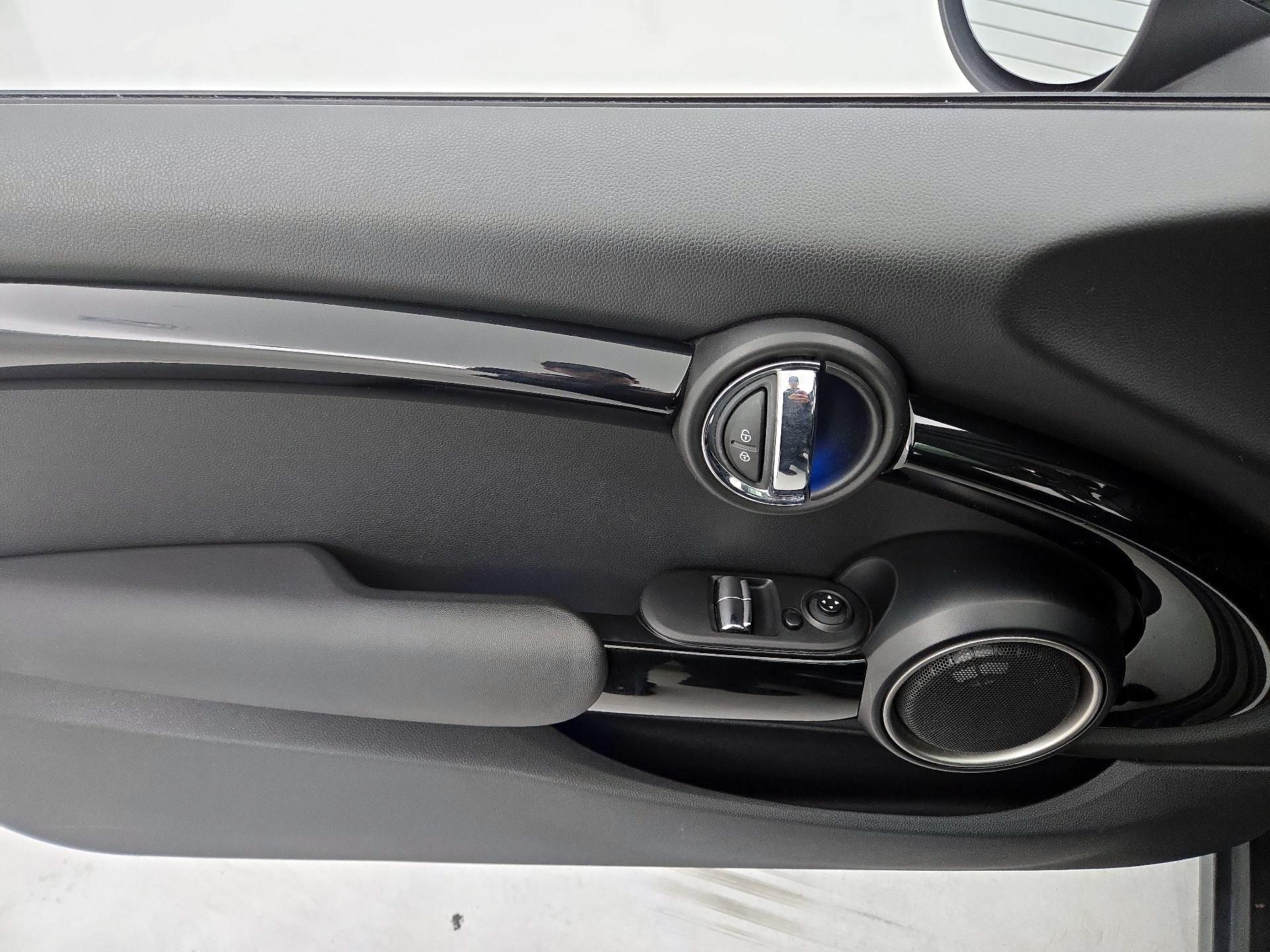 Thumbnail: 2015 MINI Cooper Hardtop - 12