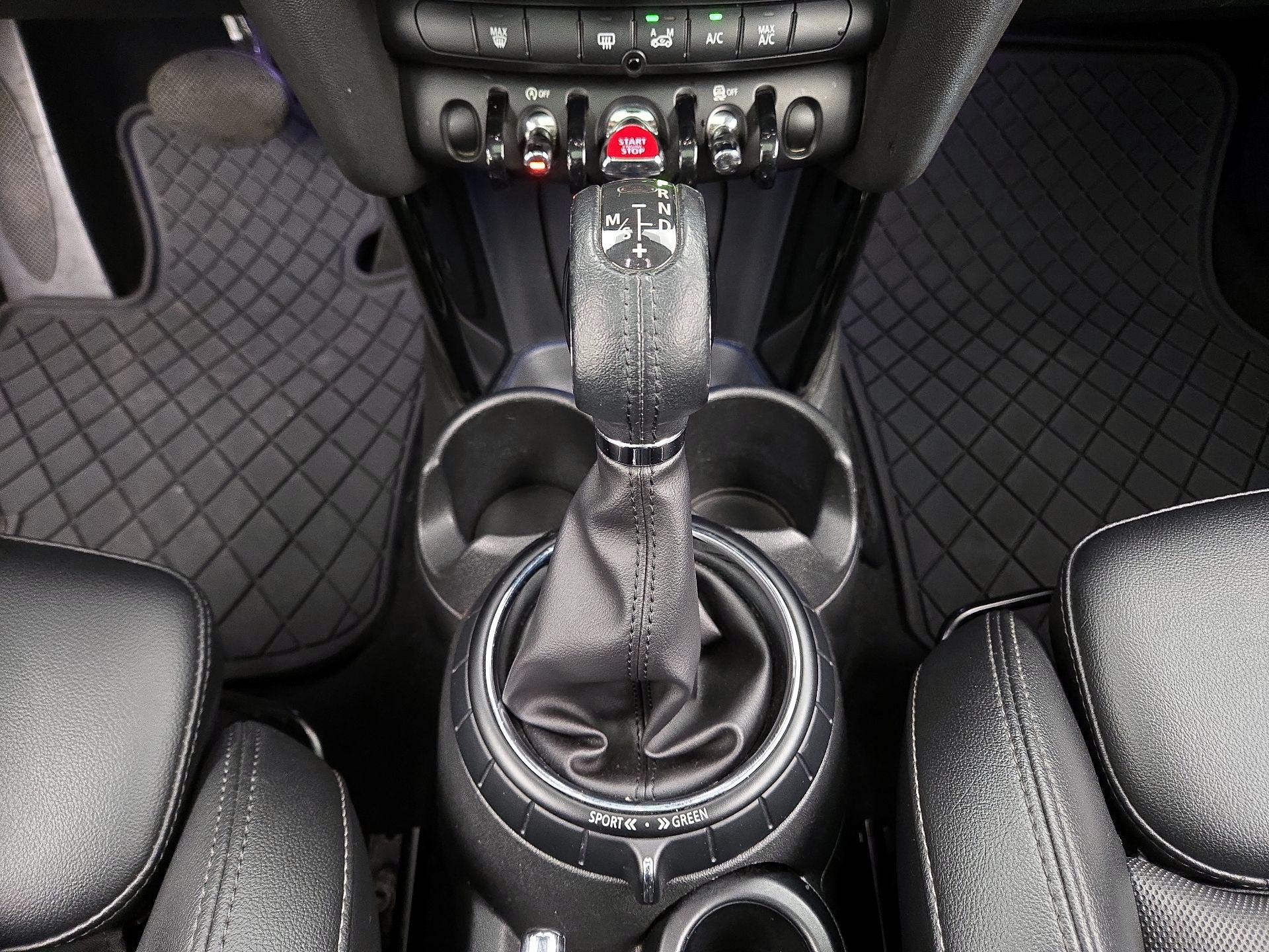 Thumbnail: 2015 MINI Cooper Hardtop - 16