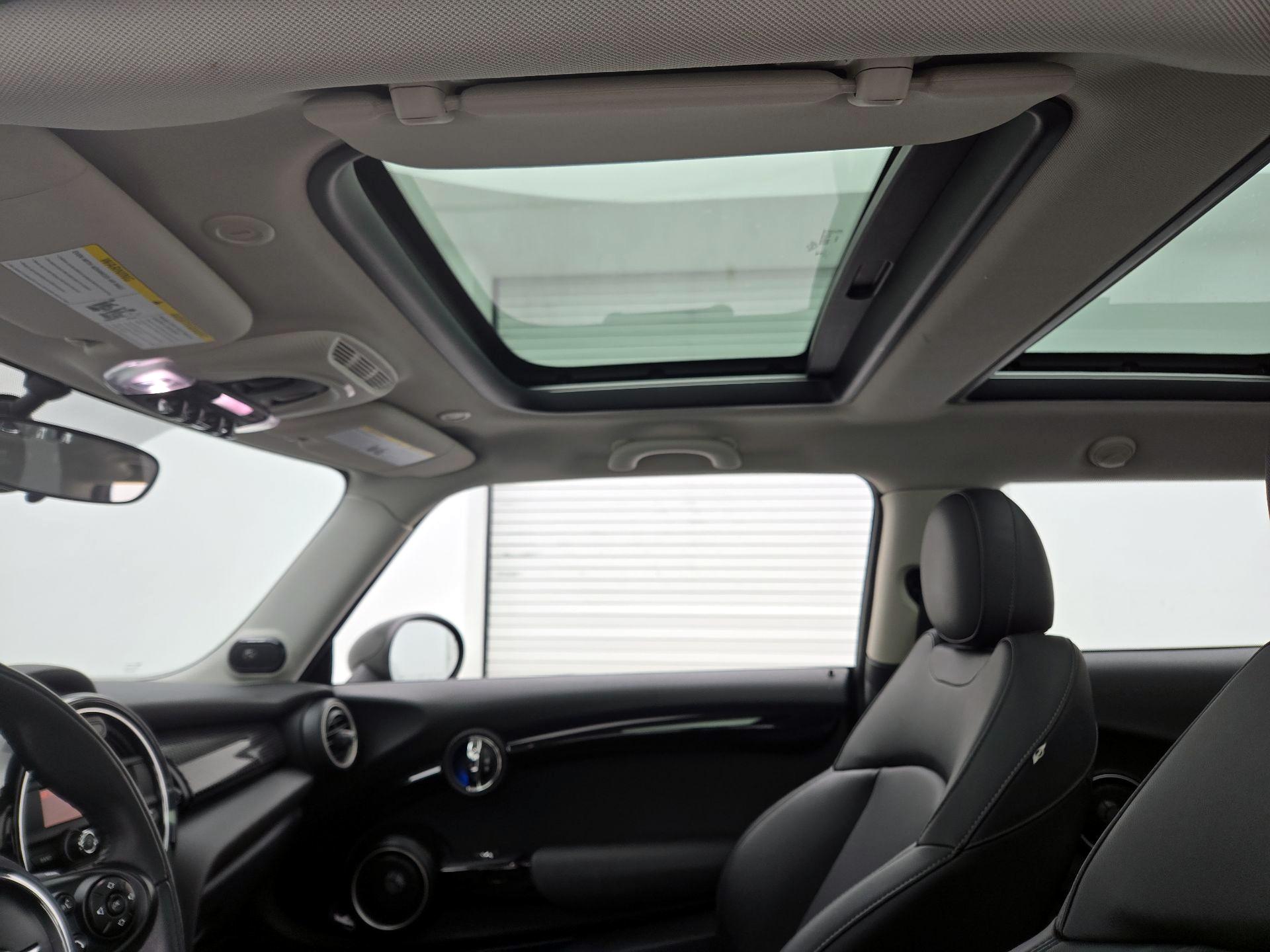 Thumbnail: 2015 MINI Cooper Hardtop - 18