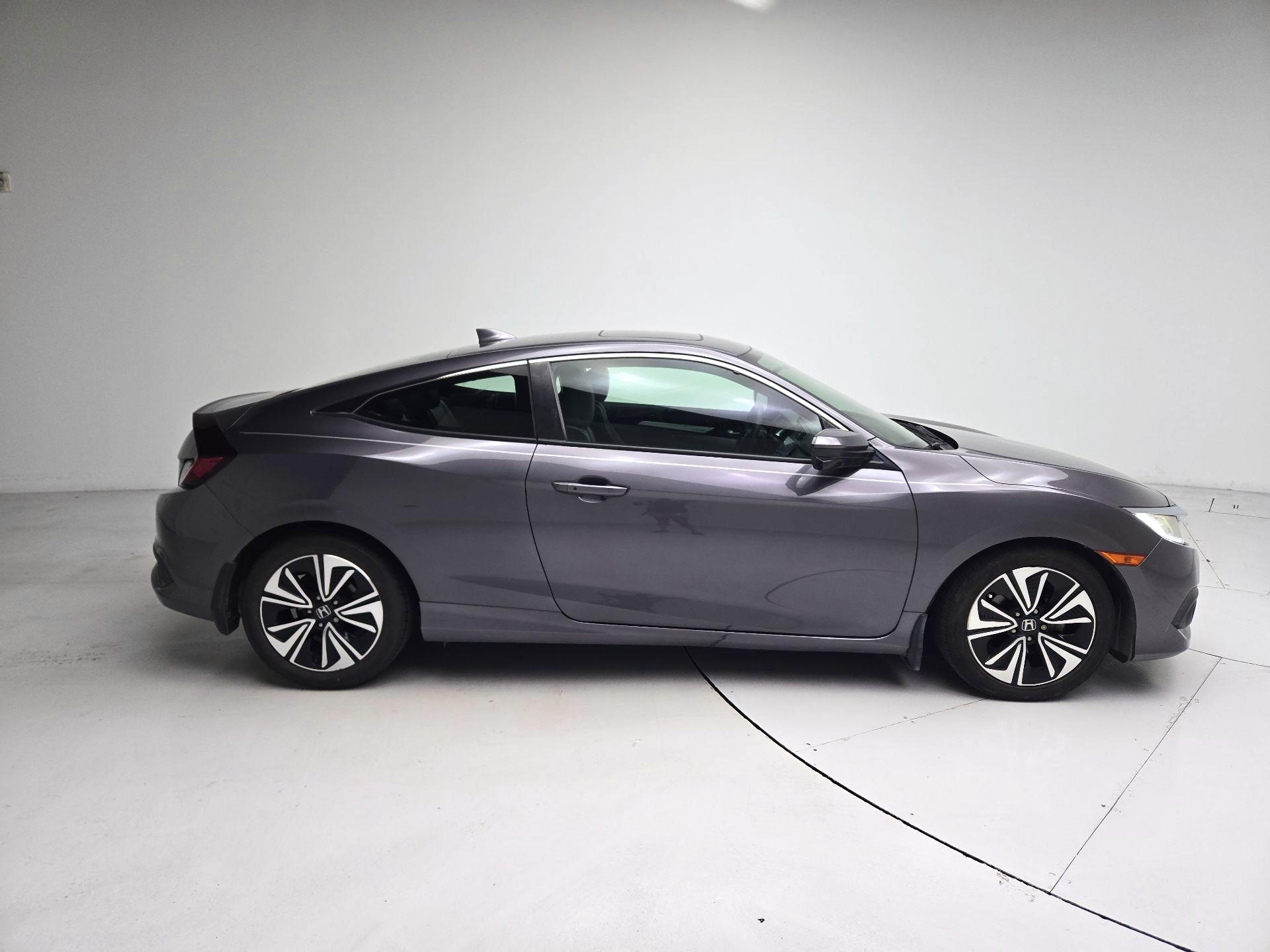 Thumbnail: 2017 Honda Civic - 4
