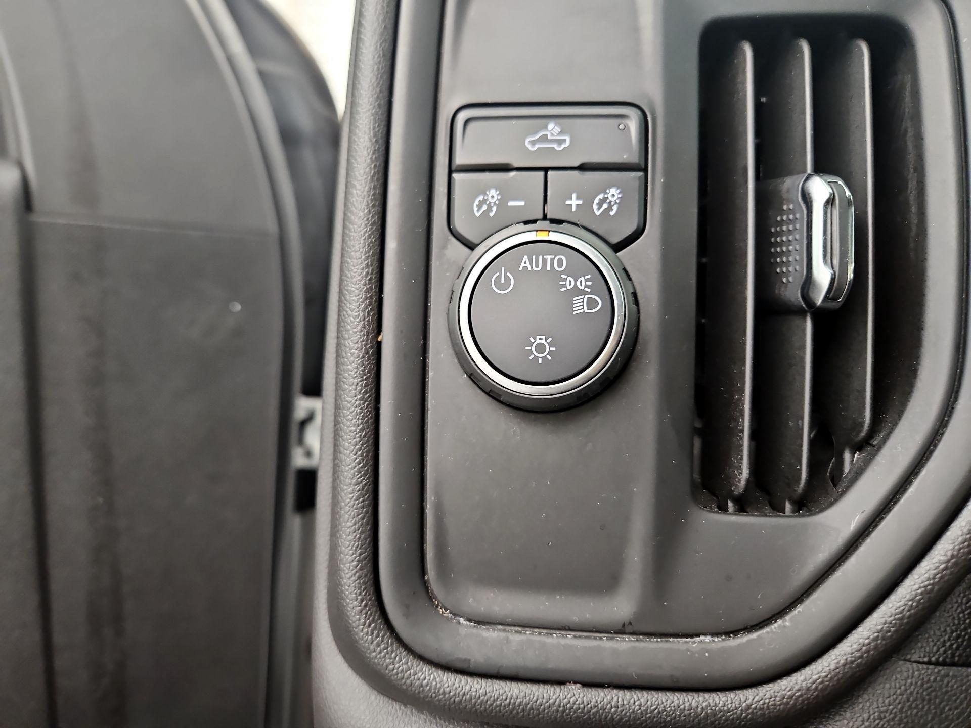 Thumbnail: 2020 Chevrolet Silverado 1500 - 11