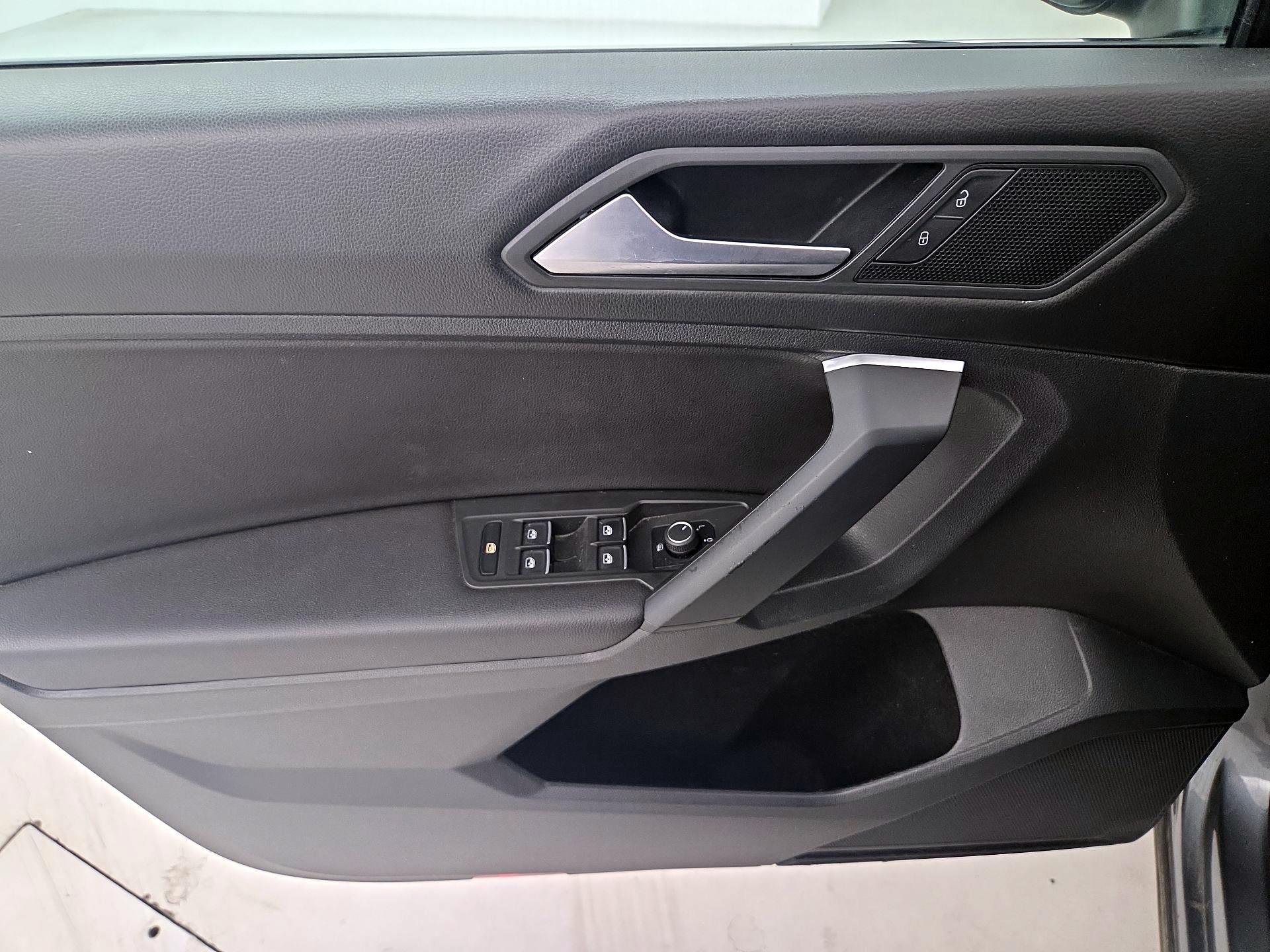 Thumbnail: 2019 Volkswagen Tiguan - 12