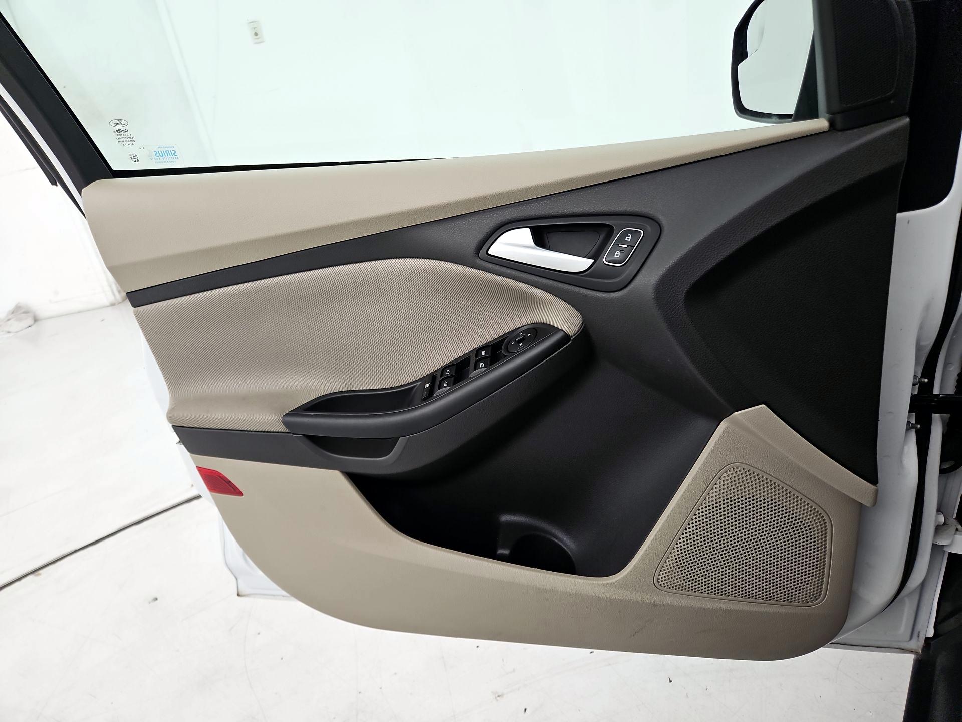 Thumbnail: 2016 Ford Focus - 12