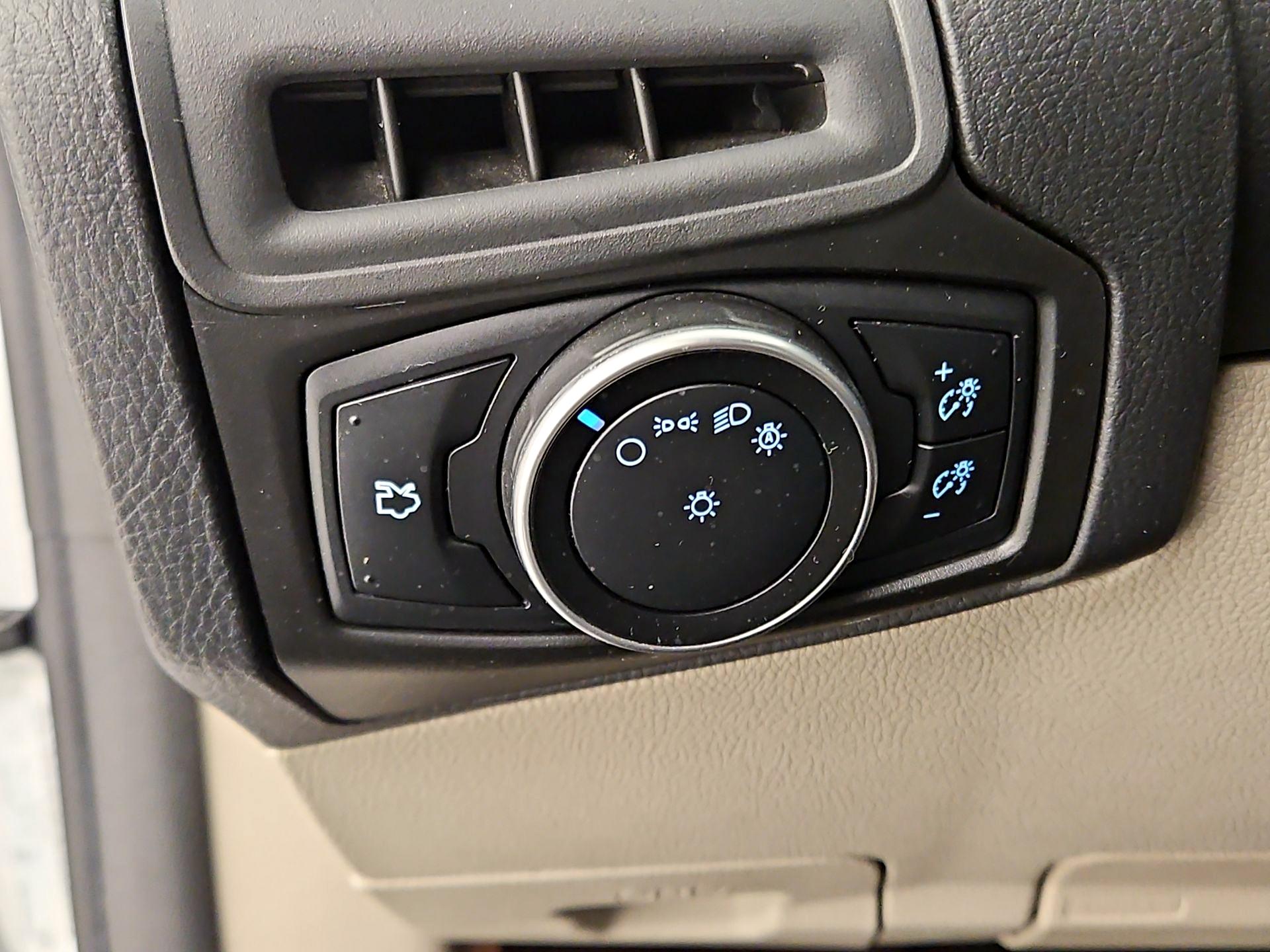 Thumbnail: 2016 Ford Focus - 13