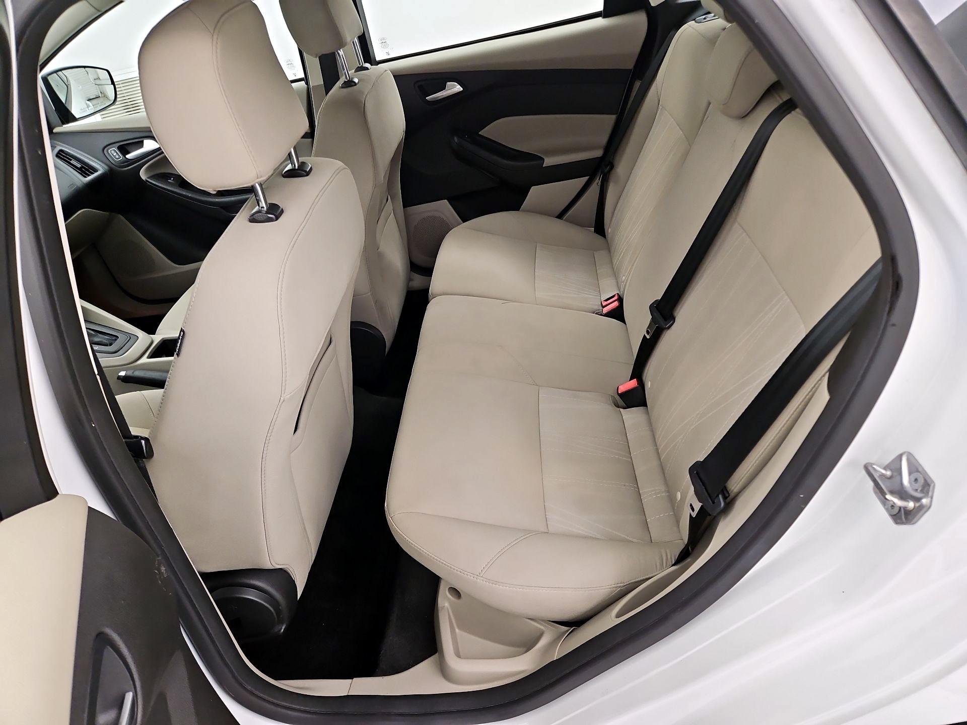 Thumbnail: 2016 Ford Focus - 19