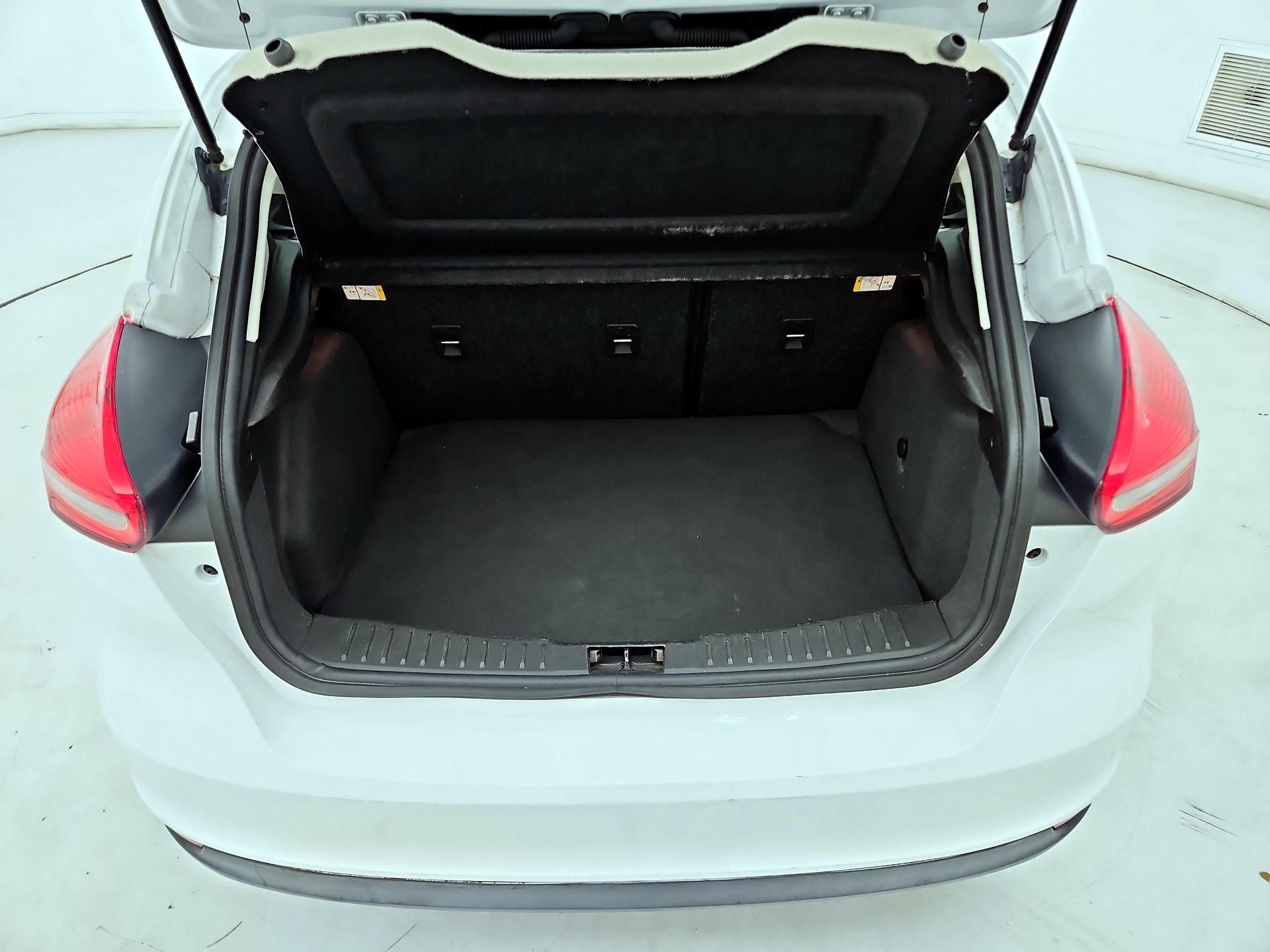 Thumbnail: 2016 Ford Focus - 20