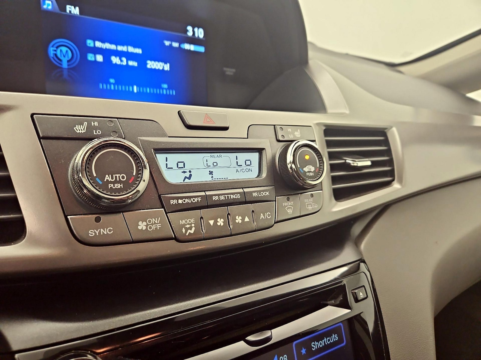 2016 Honda Odyssey EX-L - Photo 17