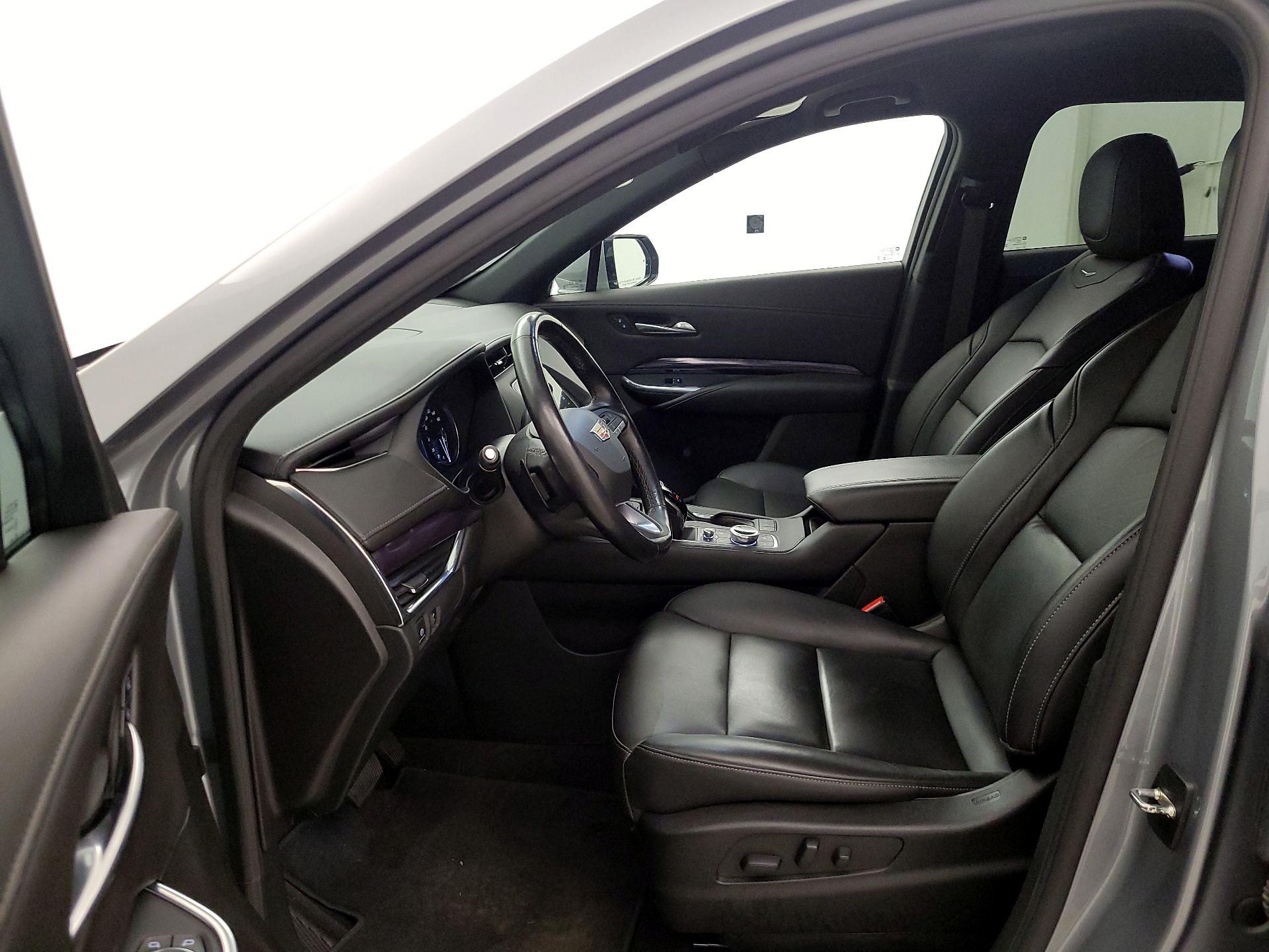 Thumbnail: 2023 Cadillac XT4 - 11