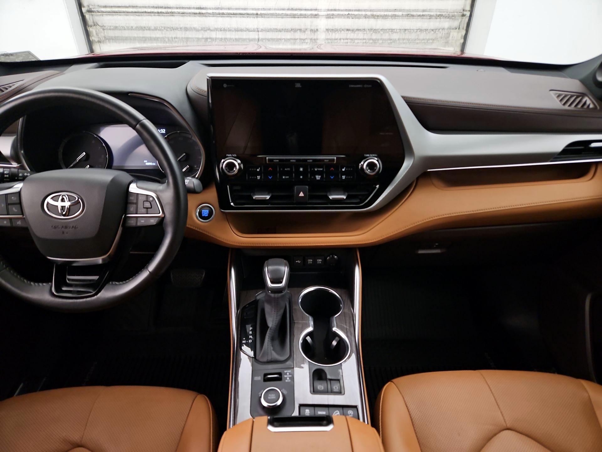 Thumbnail: 2020 Toyota Highlander - 9