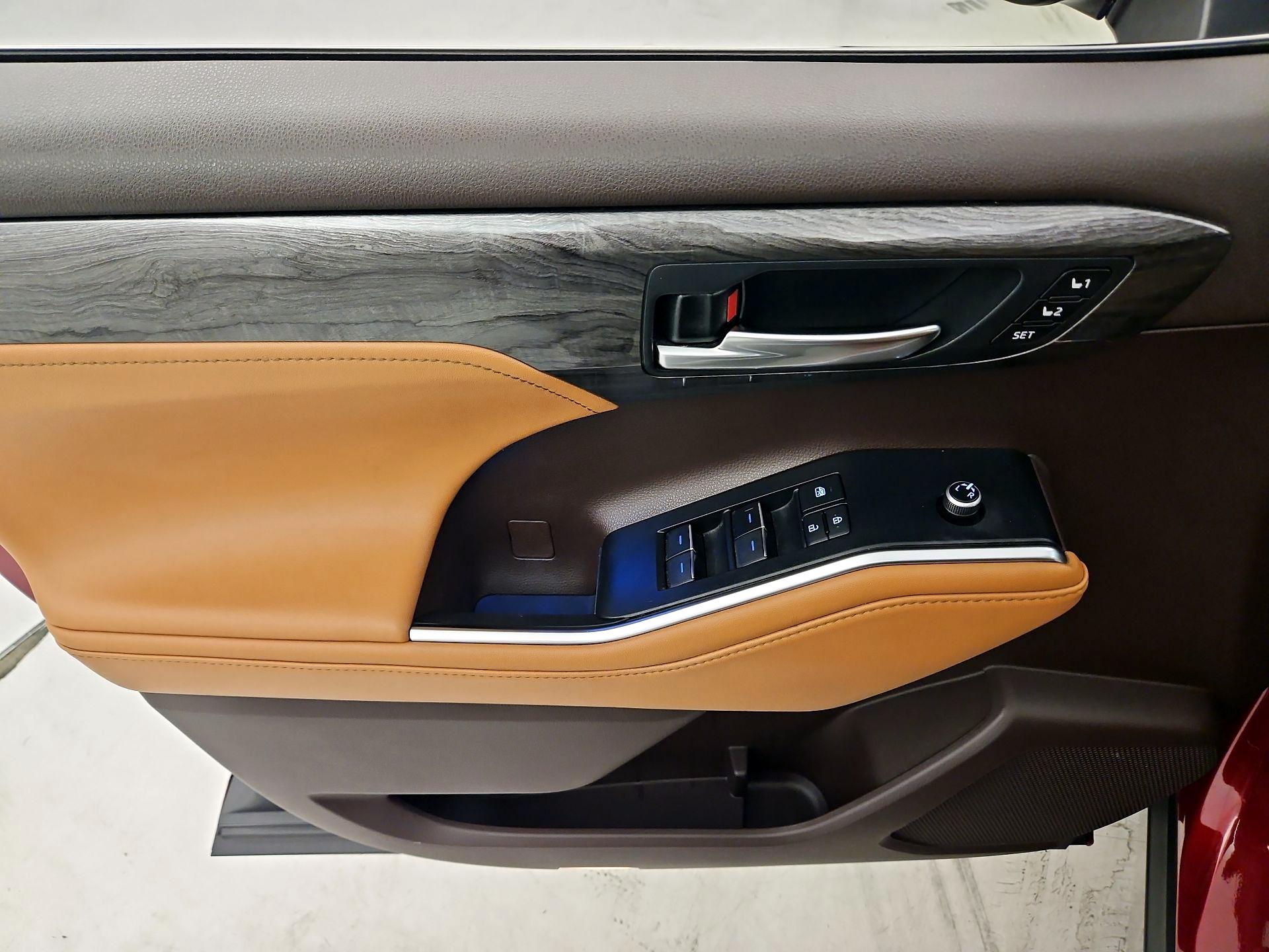 Thumbnail: 2020 Toyota Highlander - 12
