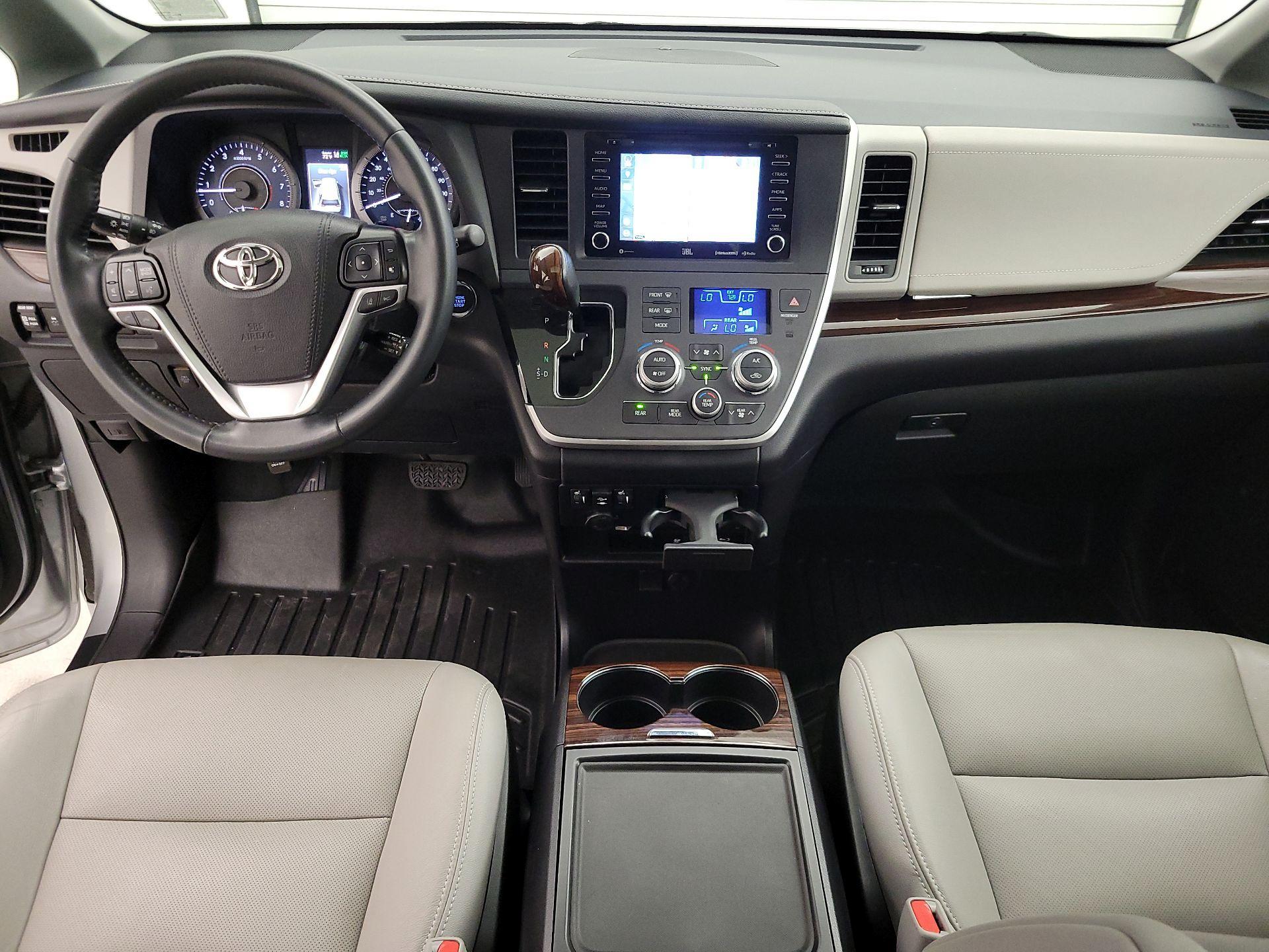 Thumbnail: 2020 Toyota Sienna - 9