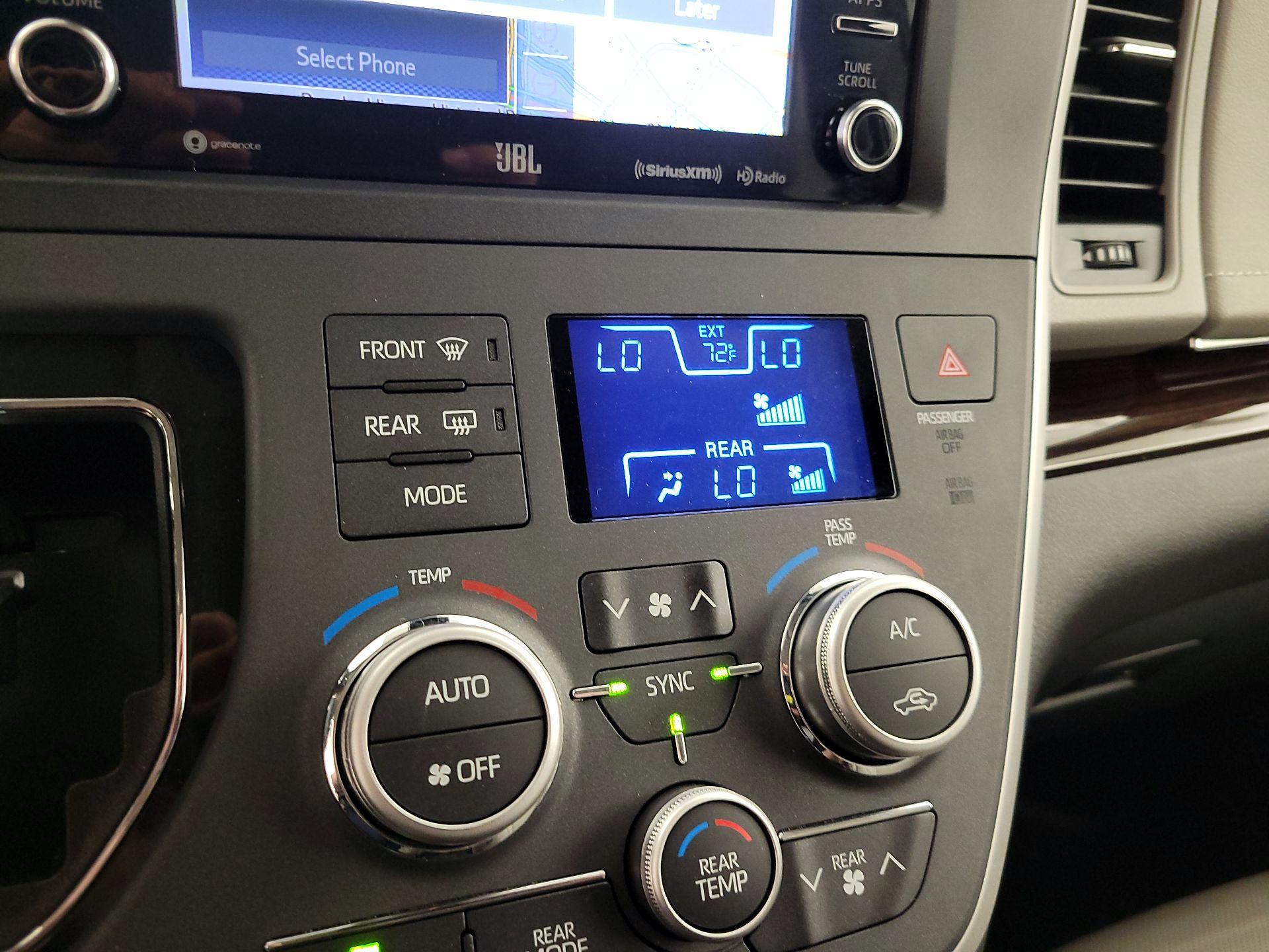 Thumbnail: 2020 Toyota Sienna - 17