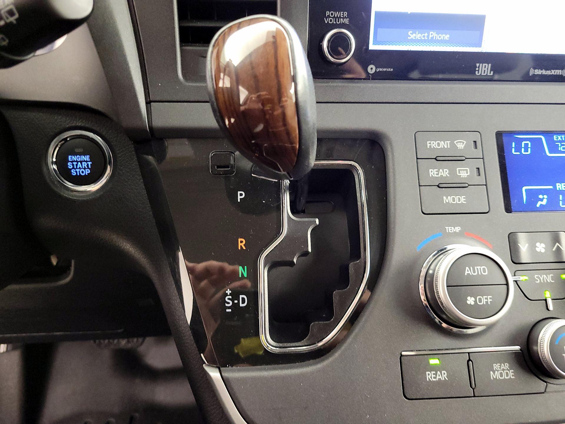 Thumbnail: 2020 Toyota Sienna - 18