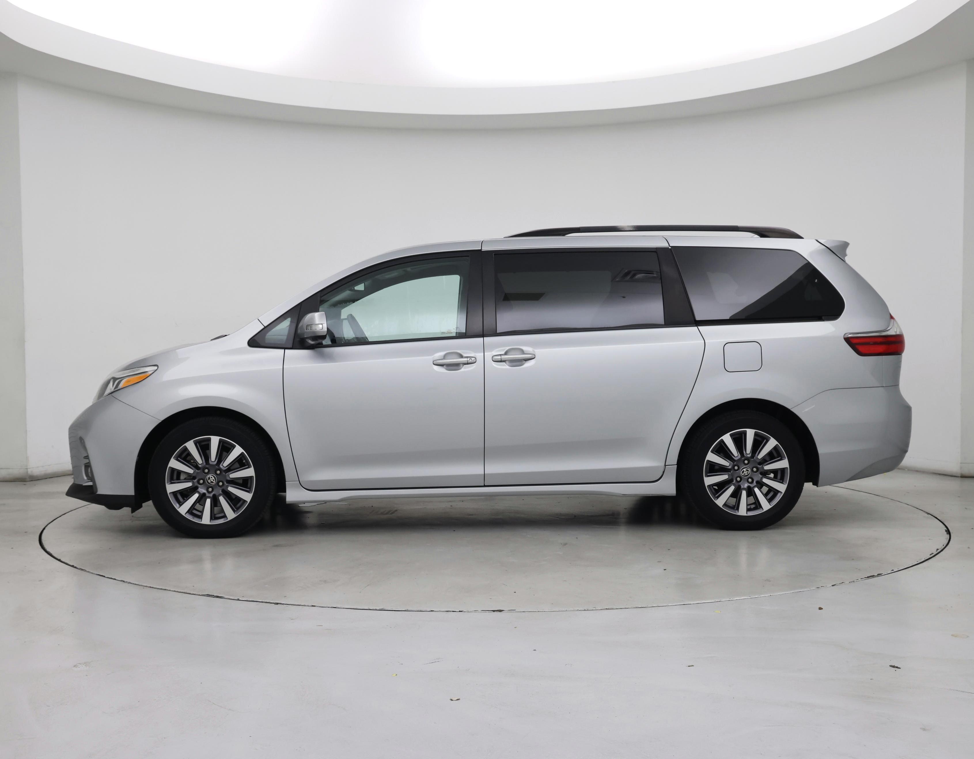 Thumbnail: 2020 Toyota Sienna - 3