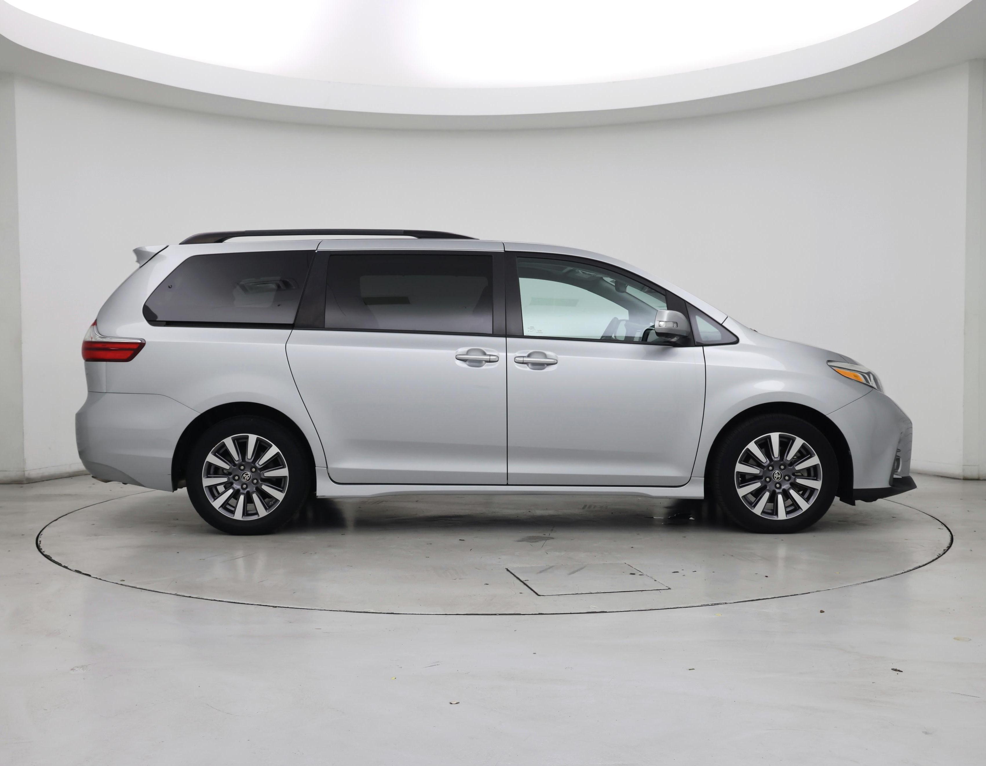 Thumbnail: 2020 Toyota Sienna - 7