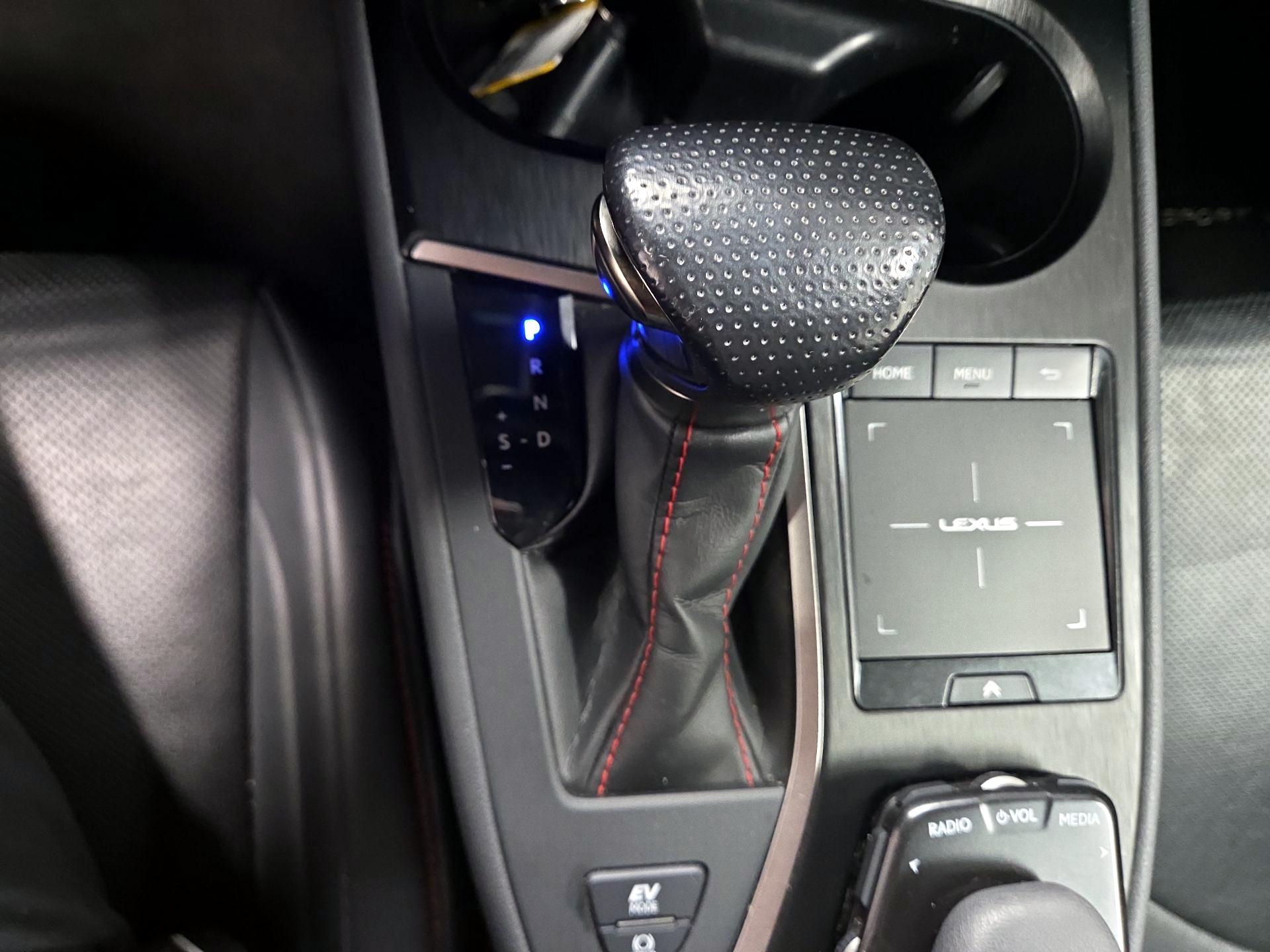 Thumbnail: 2021 Lexus UX - 17