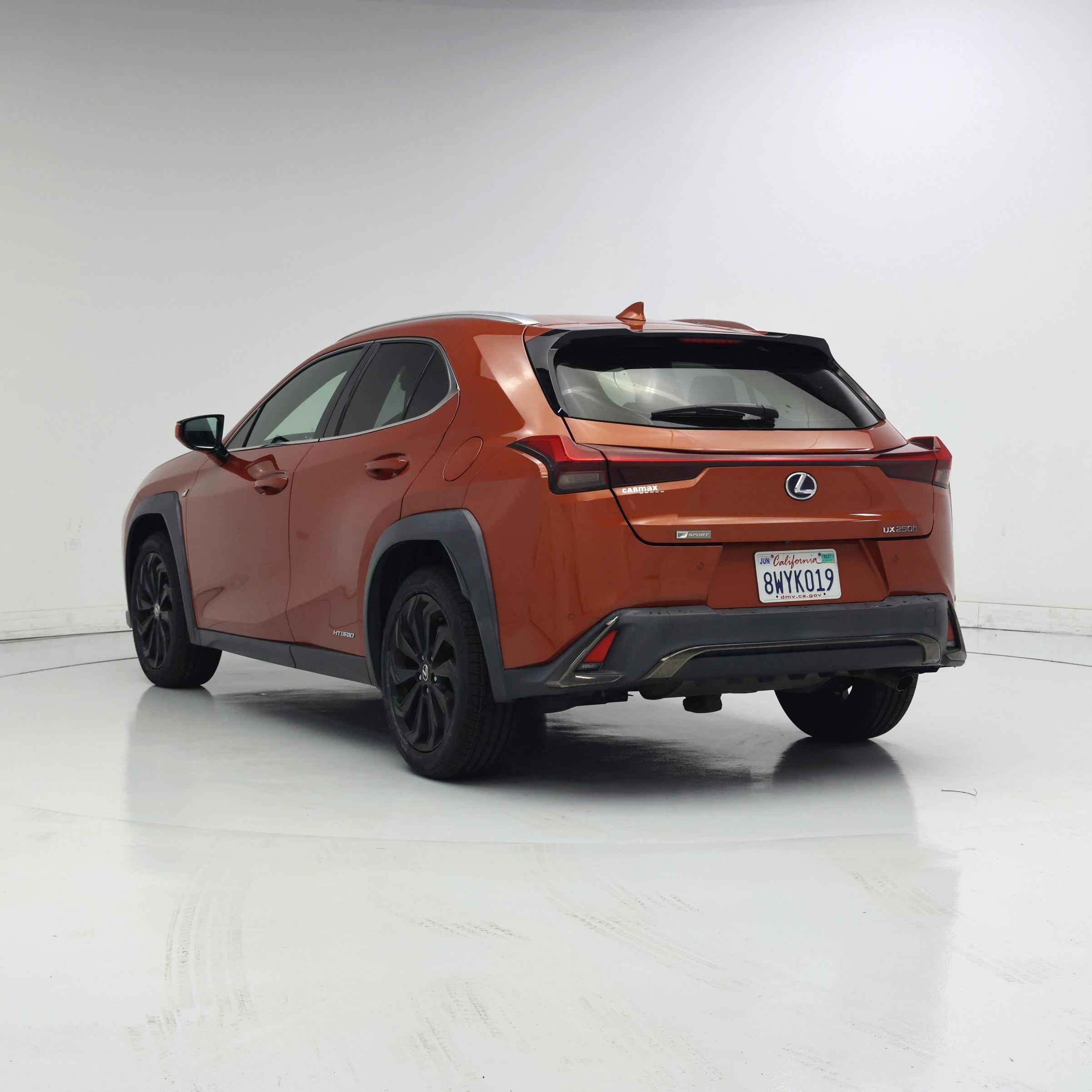 Thumbnail: 2021 Lexus UX - 2