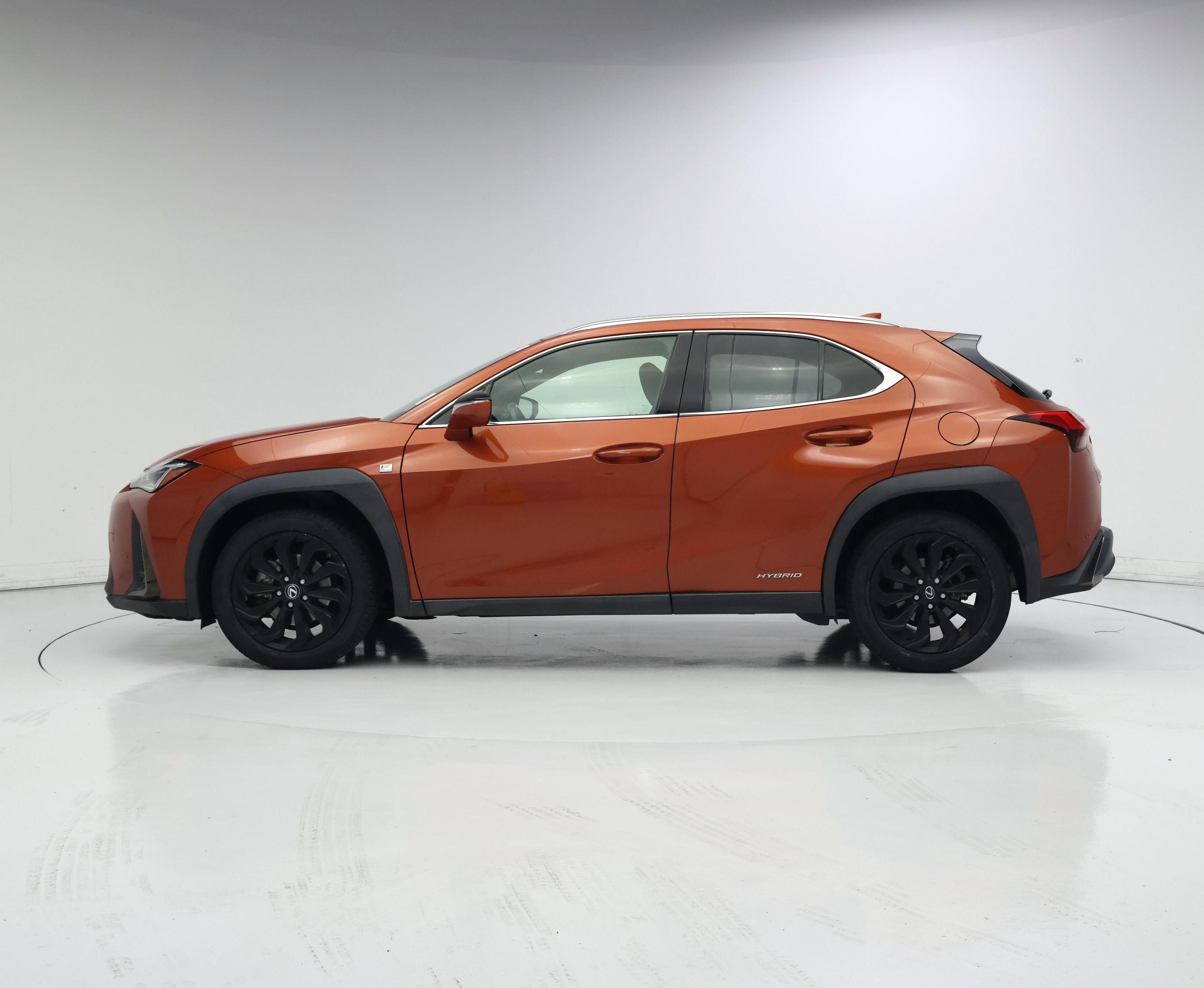 Thumbnail: 2021 Lexus UX - 3