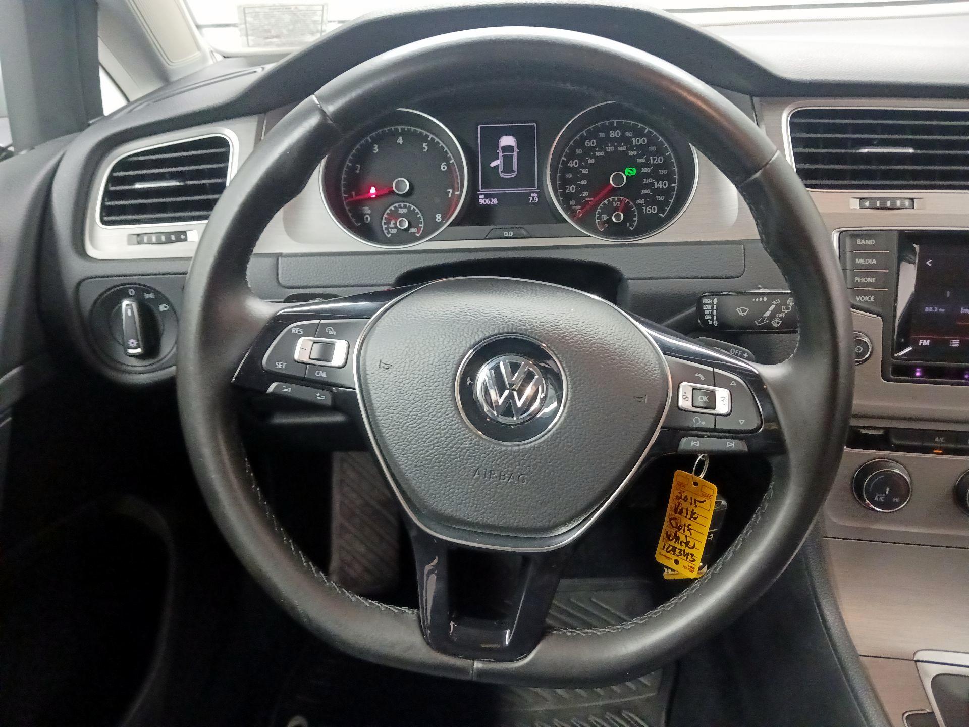 Thumbnail: 2015 Volkswagen Golf - 10
