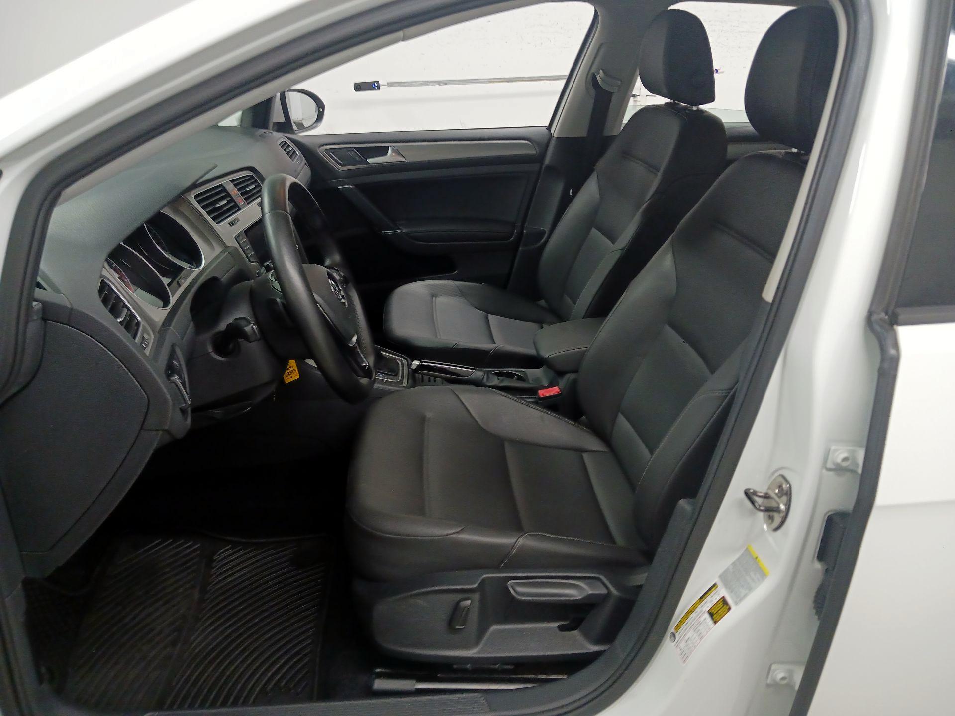 Thumbnail: 2015 Volkswagen Golf - 11