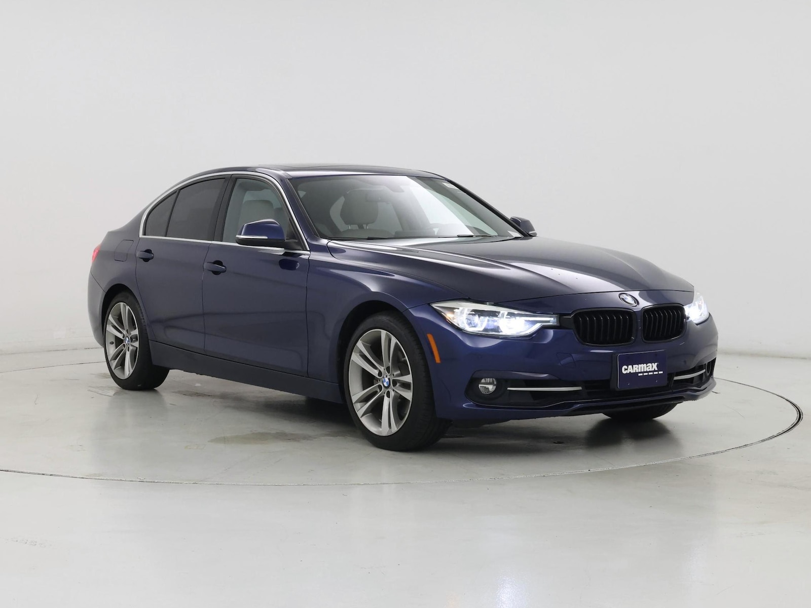 2017 BMW 3 Series 330i - Photo 2