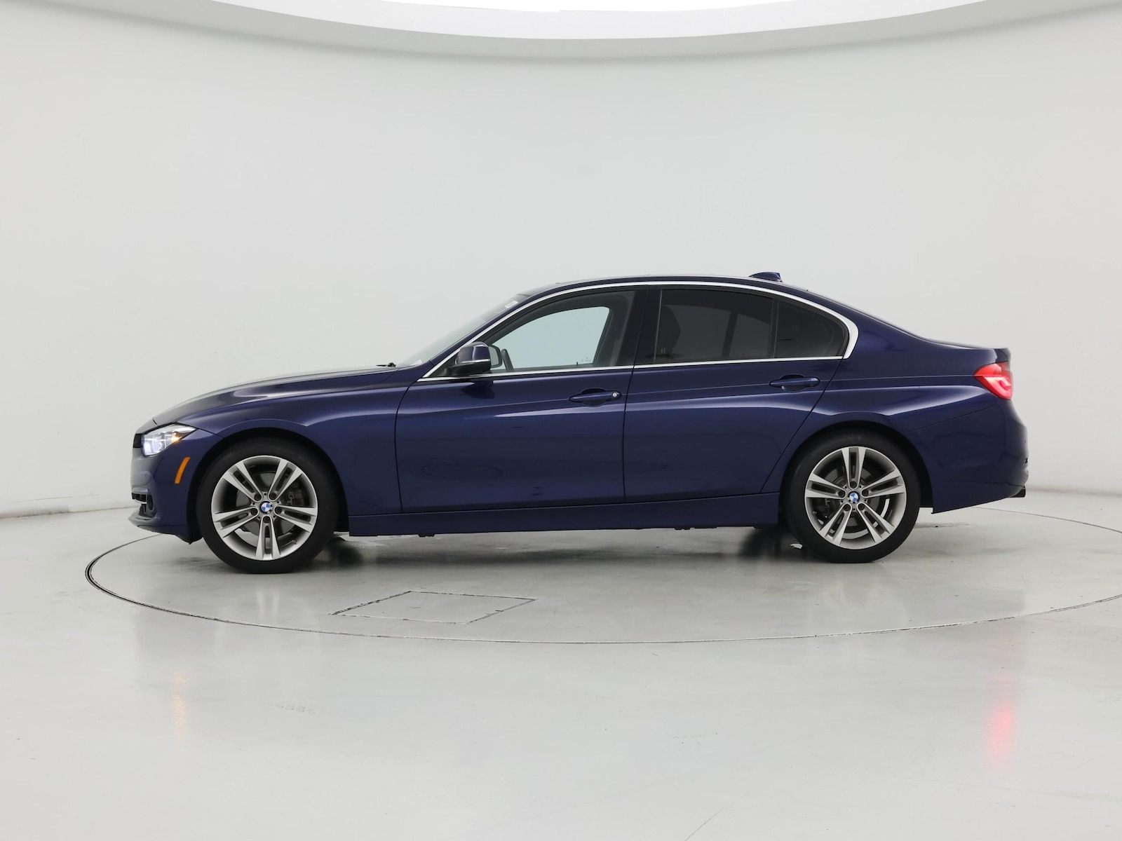 2017 BMW 3 Series 330i - Photo 4