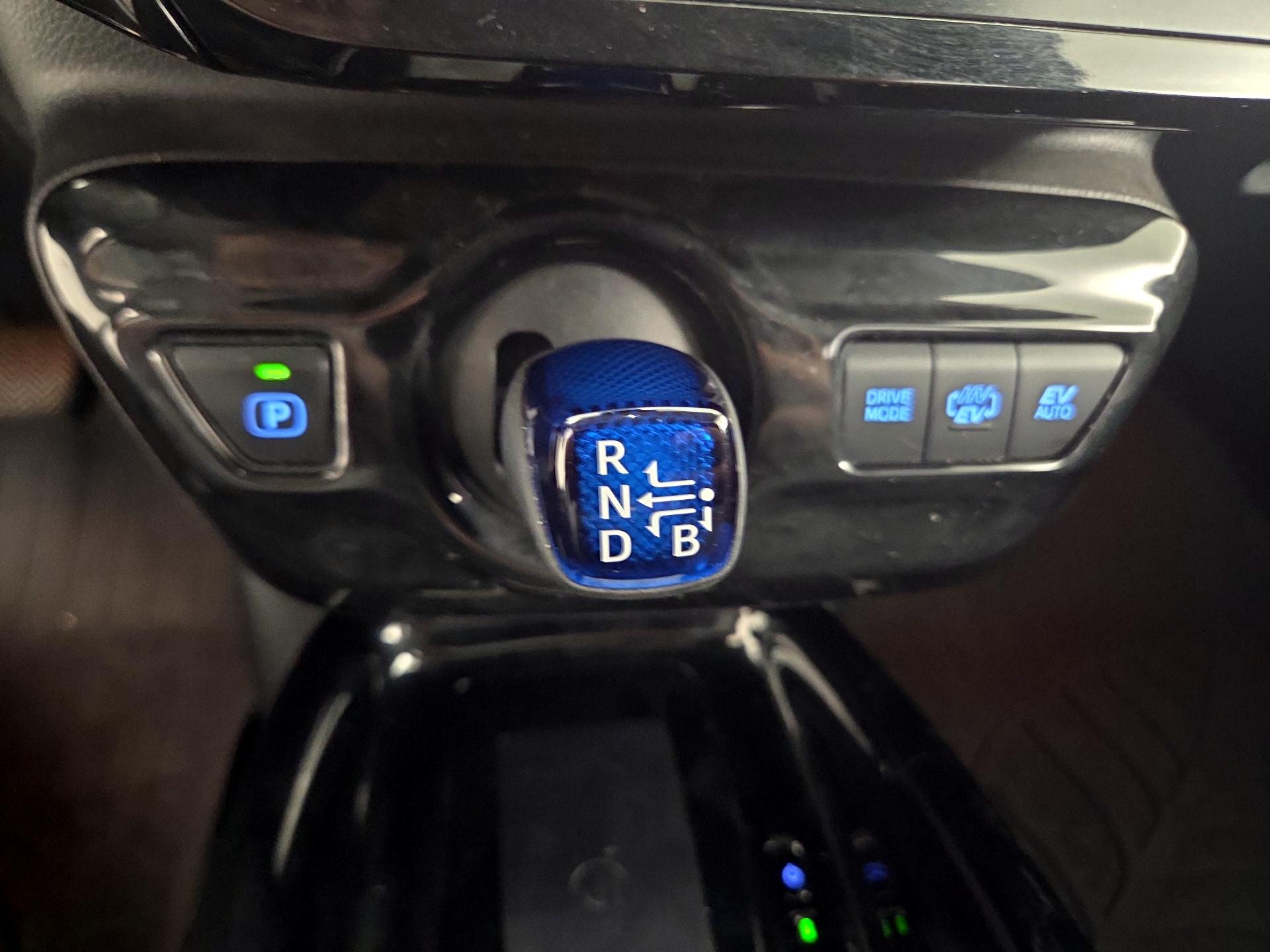 Thumbnail: 2017 Toyota Prius Prime - 18