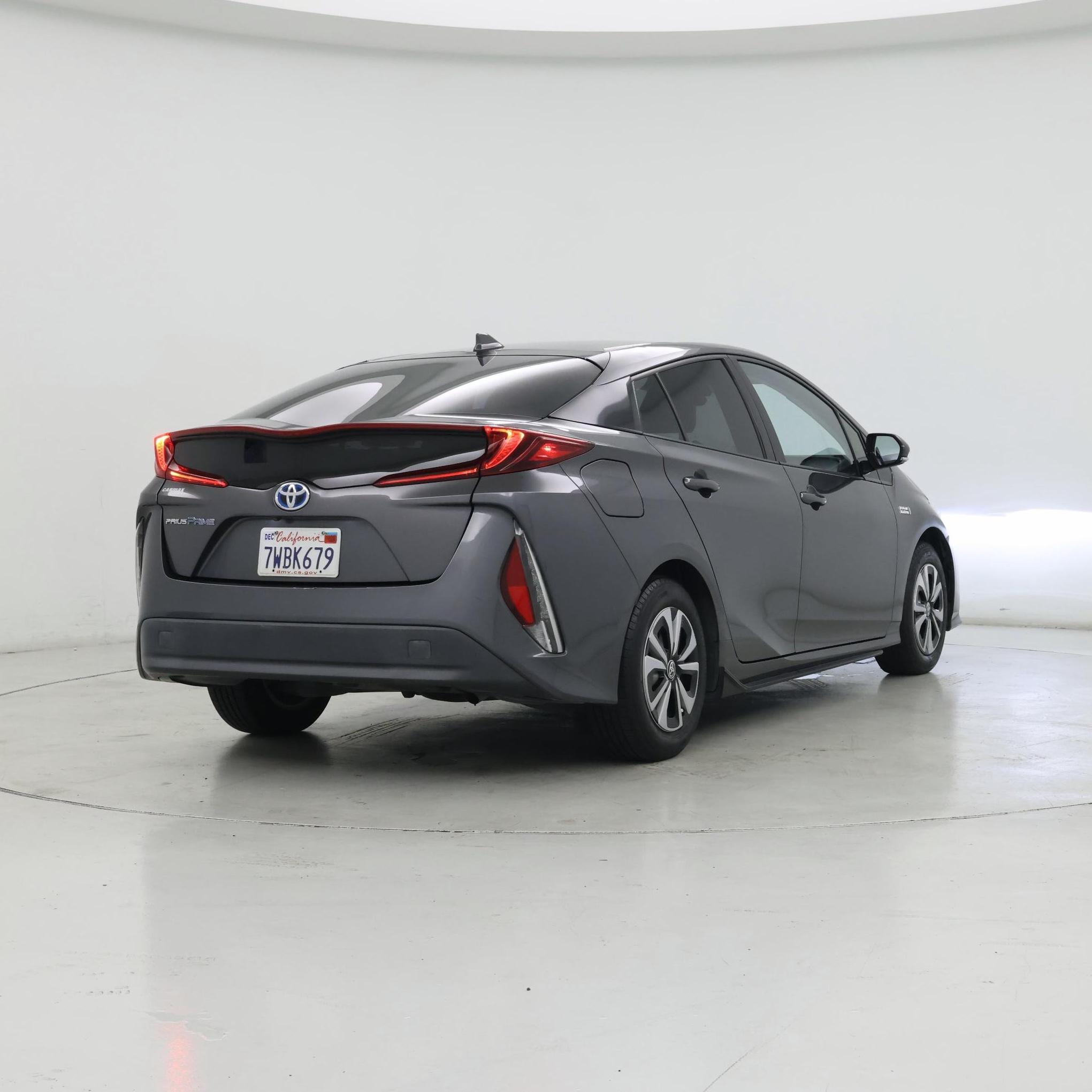 Thumbnail: 2017 Toyota Prius Prime - 8