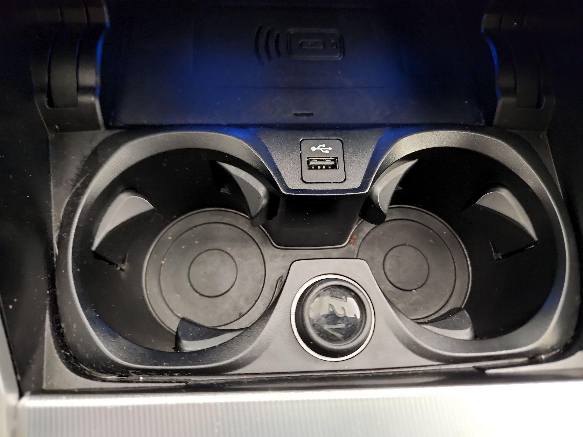Thumbnail: 2023 BMW i4 - 19