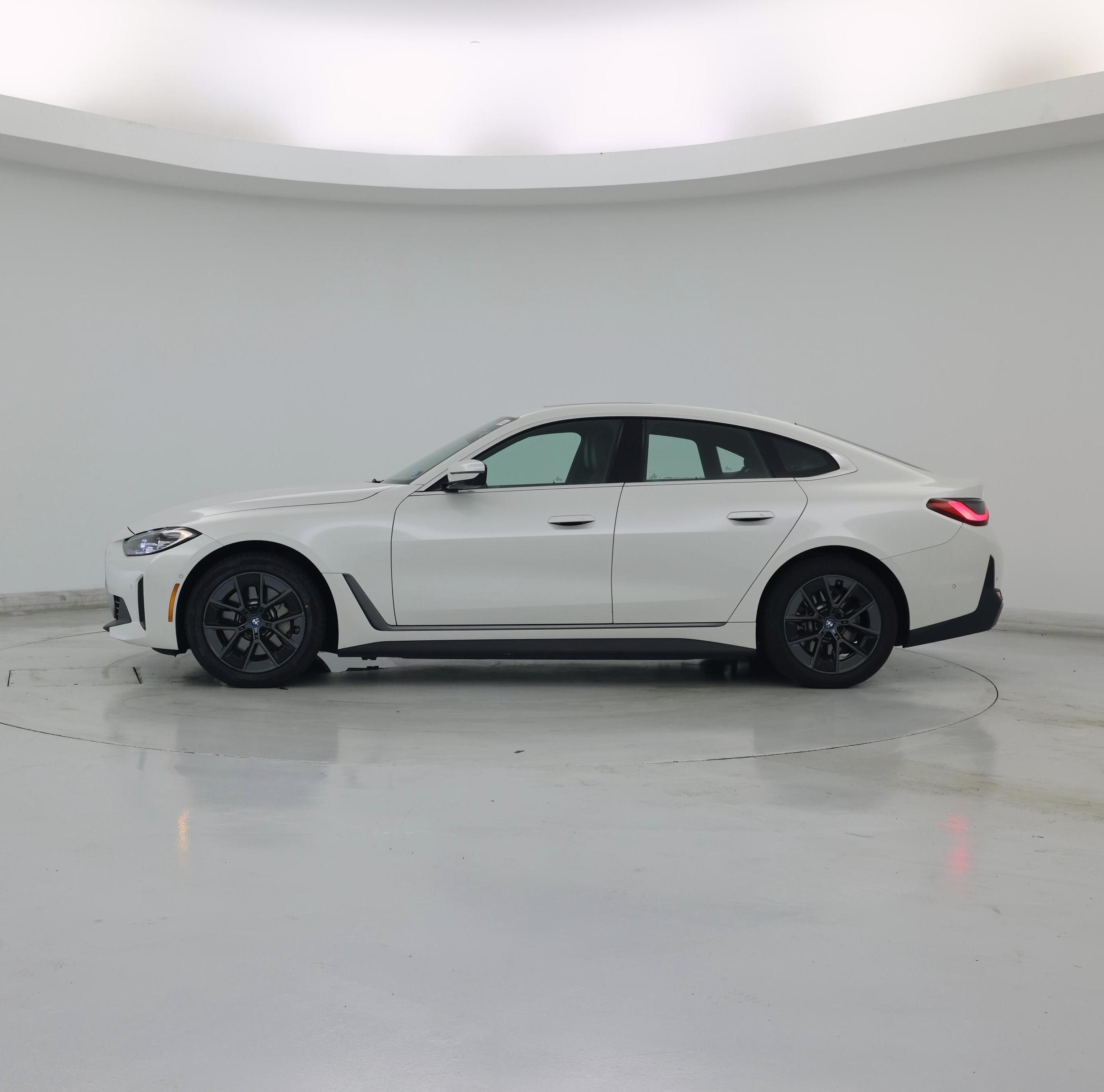 Thumbnail: 2023 BMW i4 - 3