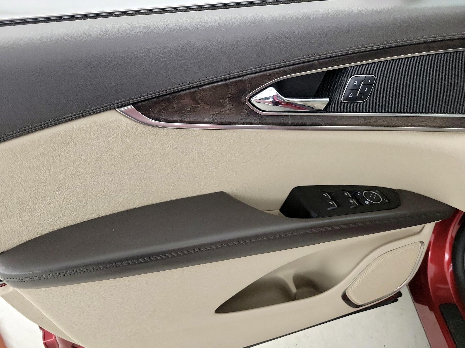 Thumbnail: 2017 Lincoln MKX - 12