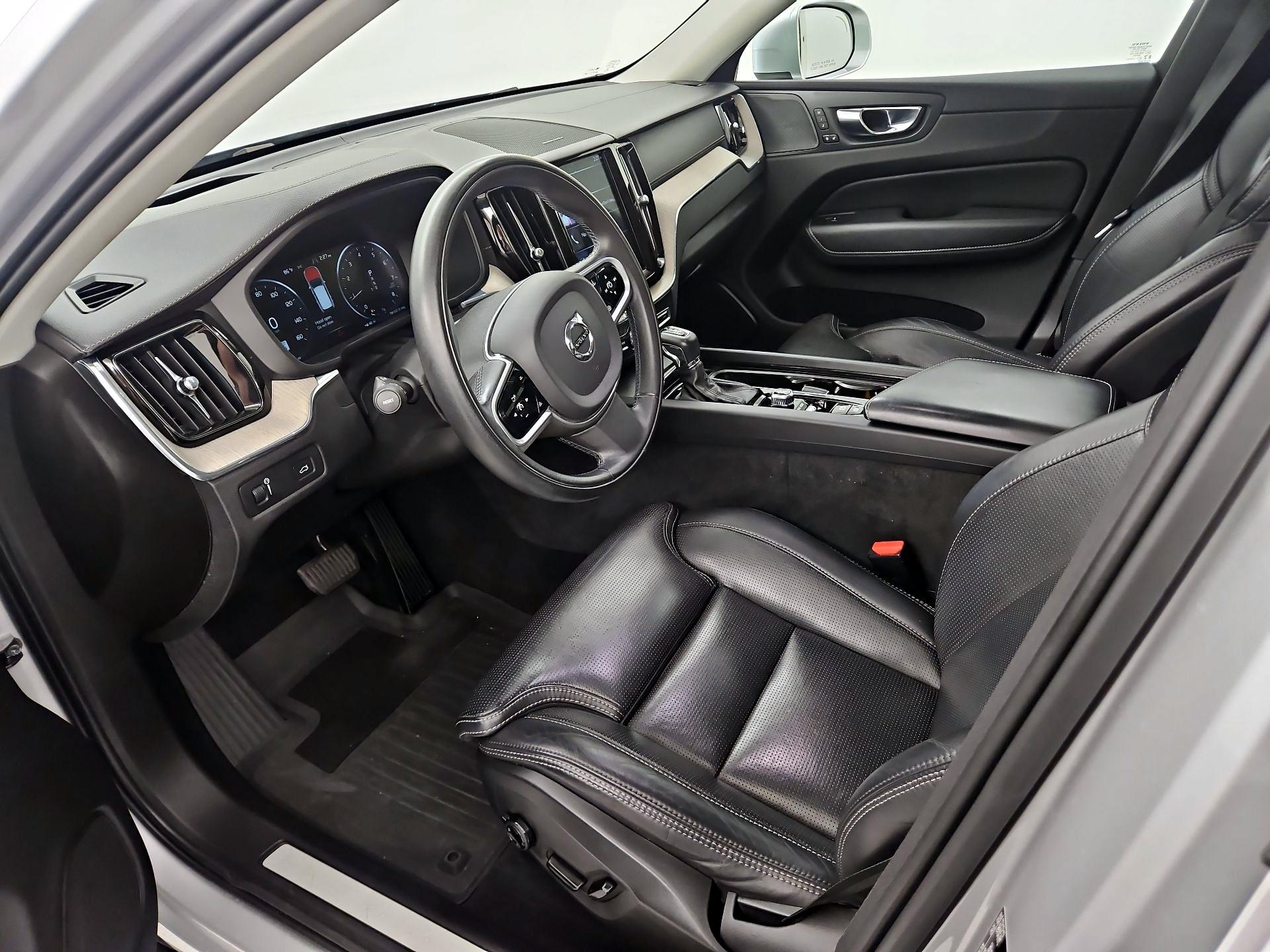 Thumbnail: 2020 Volvo XC60 - 11